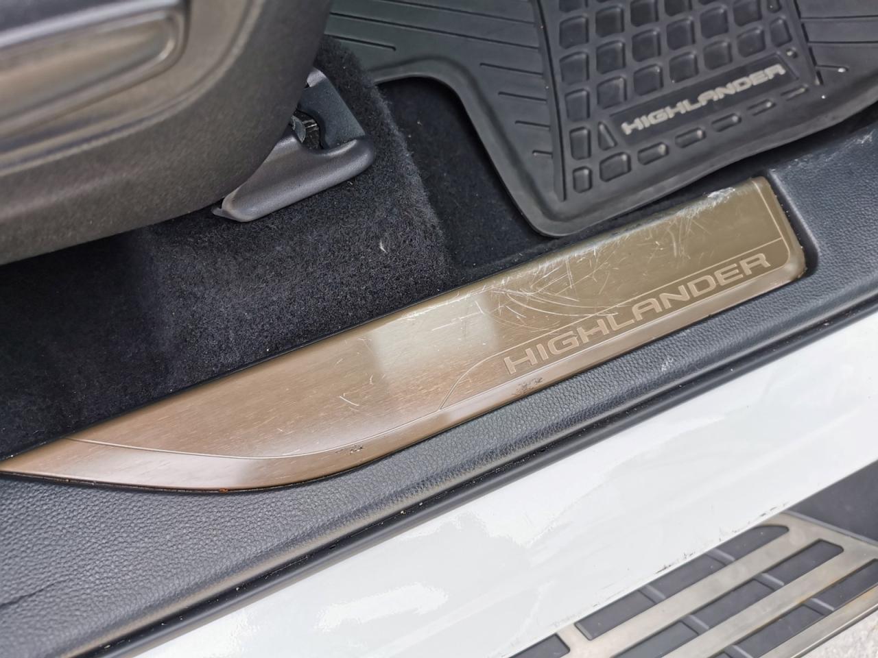 2023 Toyota Highlander HYBRID AWD - Photo #26