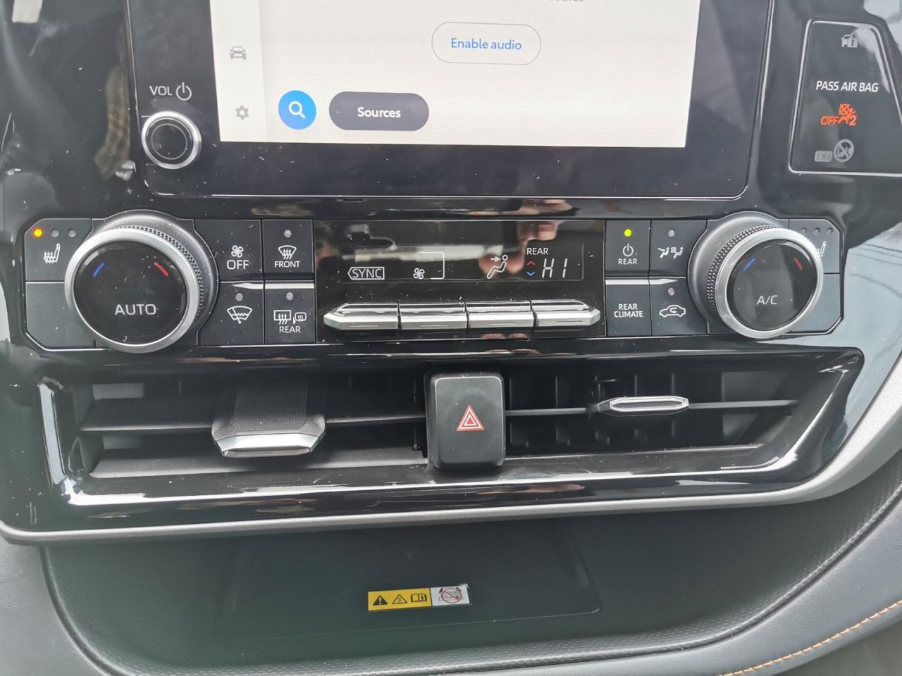 2023 Toyota Highlander HYBRID AWD - Photo #31