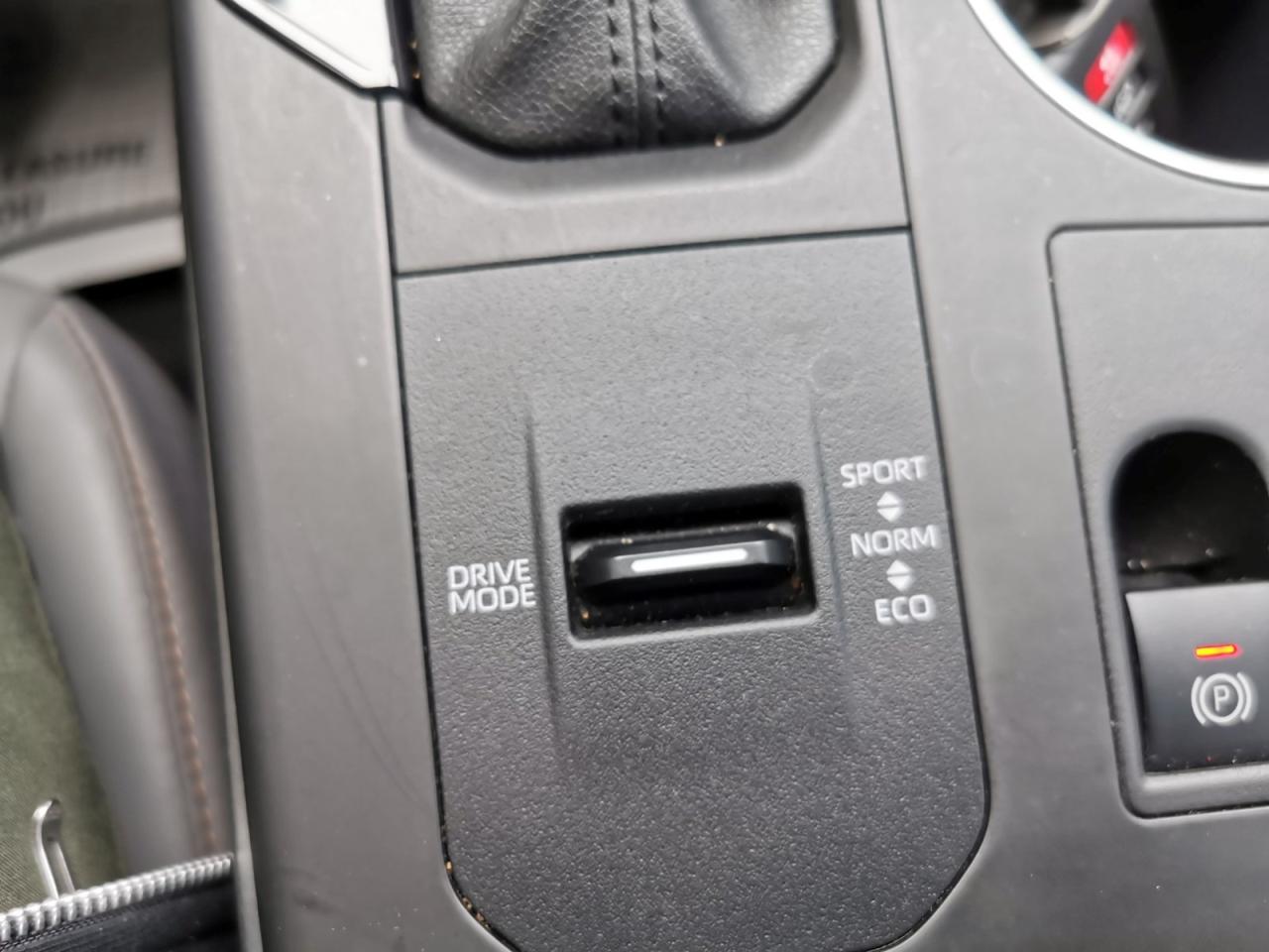 2023 Toyota Highlander HYBRID AWD - Photo #35