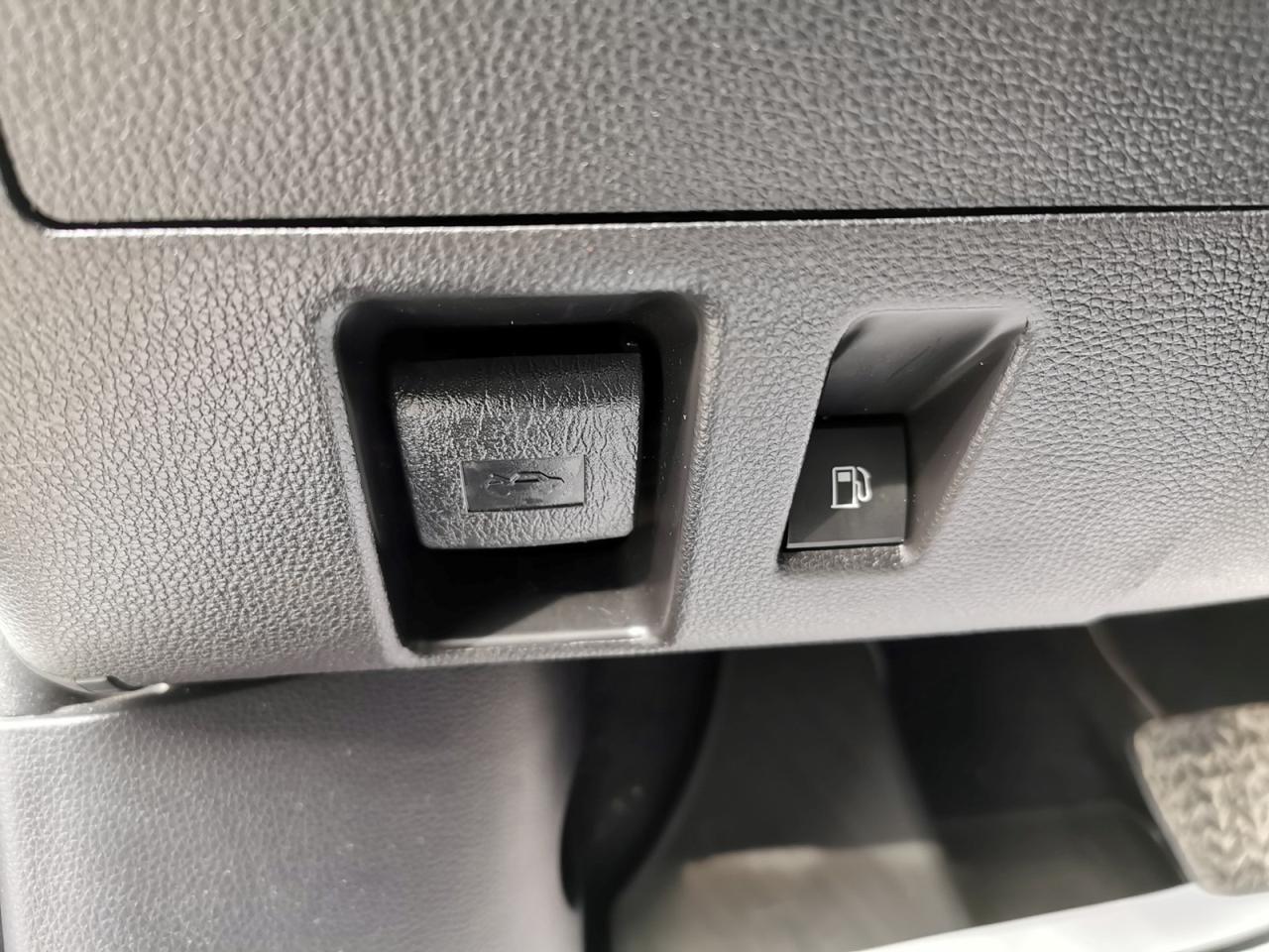 2023 Toyota Highlander HYBRID AWD - Photo #40