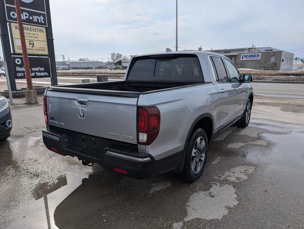 2017 Honda Ridgeline TOURING | Leather | Cooled Seats | Sunroof - Photo #4