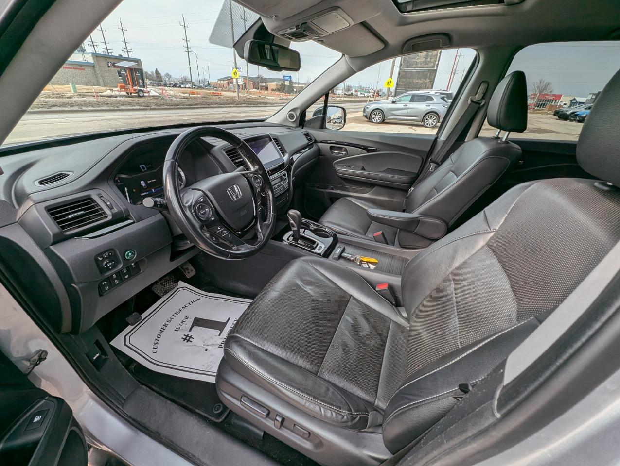 2017 Honda Ridgeline TOURING | Leather | Cooled Seats | Sunroof - Photo #10