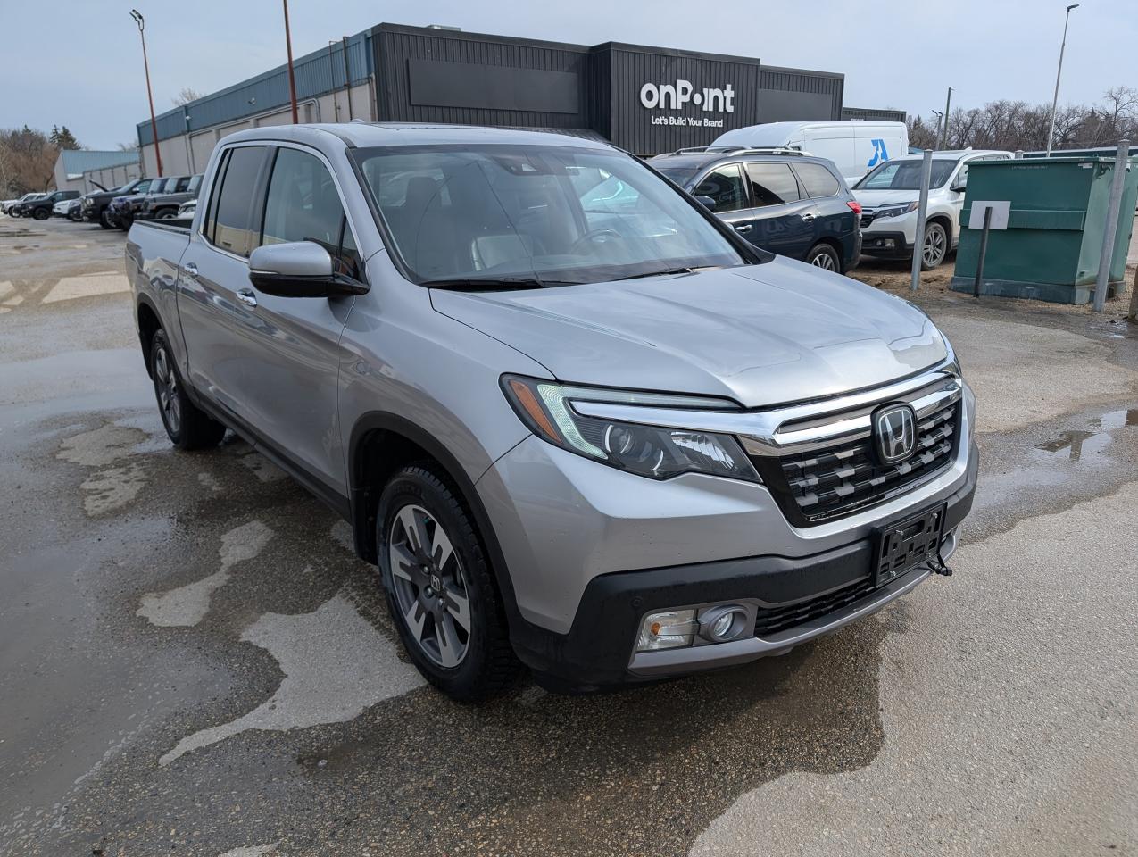 2017 Honda Ridgeline TOURING | Leather | Cooled Seats | Sunroof - Photo #2