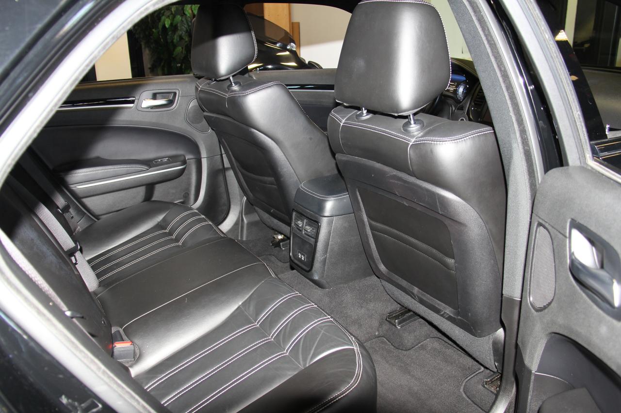 2022 Chrysler 300 300S AWD - Photo #9