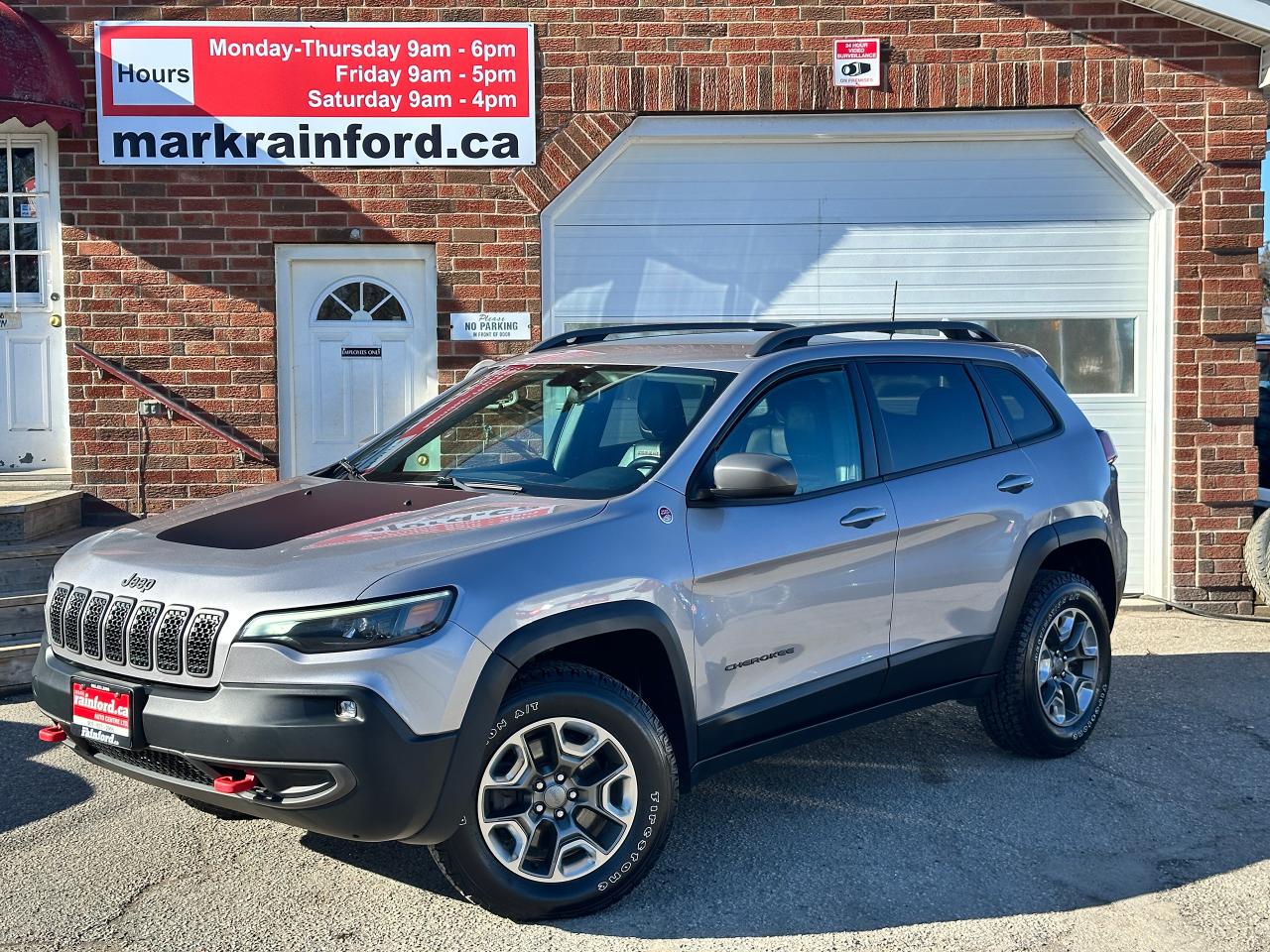 <p>Super-Clean Jeep Cherokee from Kanata, ON! This Trailhawk 4x4 model looks awesome in its Grey paint and factory-machined alloy wheels, with nice options inside and out! The exterior features keyless entry, automatic headlights, foglights, colour-matched side mirrors, tinted privacy glass, roof rack rails, a sleek rear spoiler, front and rear tow hooks, sporty dual exhaust, Trail Rated 4x4/Trailhawk badging, gorgeous factory alloy wheels, a powerful 3.2L V6 Engine and Automatic Transmission driving the 4x4 system! The interior is clean and comfortable with power adjustable leather seating with drivers lumbar control, red accent stitching, a comfortable rear seating area, power door locks, windows and mirrors, a leather-wrapped steering wheel with audio and cruise controls, an easy-to-read and use gauge cluster, a large central touch screen AM/FM/XM Satellite Radio with Bluetooth, Backup Camera, Compass, and USB/MP3 Player, A/C Climate control with front and rear window defrost settings, 4x4 selection knob with multiple terrain settings, USB/AUX/12V accessory ports and more!</p><p> </p><p>Carfax Claims Free, Great Looking and Driving 4x4!</p><p> </p><p>Call (905) 623-2906</p><p> </p><p>Text Ryan: (905) 429-9680 or email: ryan@markrainford.ca</p><p> </p><p>Text Mark: (905) 431-0966 or email: mark@markrainford.ca</p>