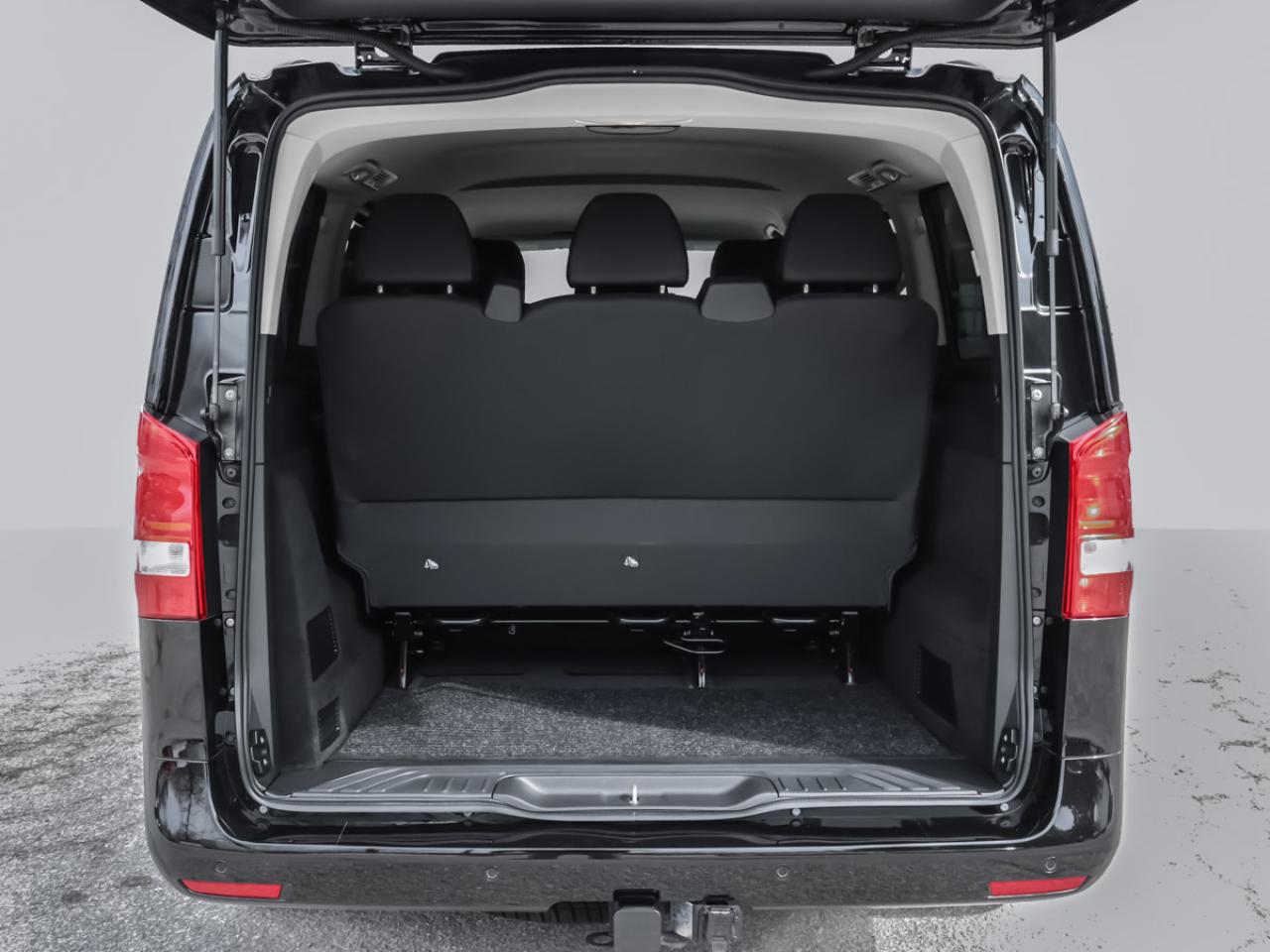 2023 Mercedes-Benz Metris 126" WB  PASSENGER VAN - Photo #15