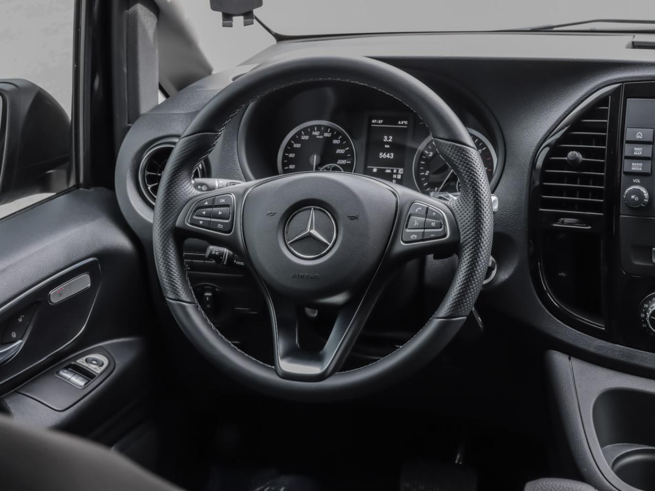 2023 Mercedes-Benz Metris 126" WB  PASSENGER VAN - Photo #20