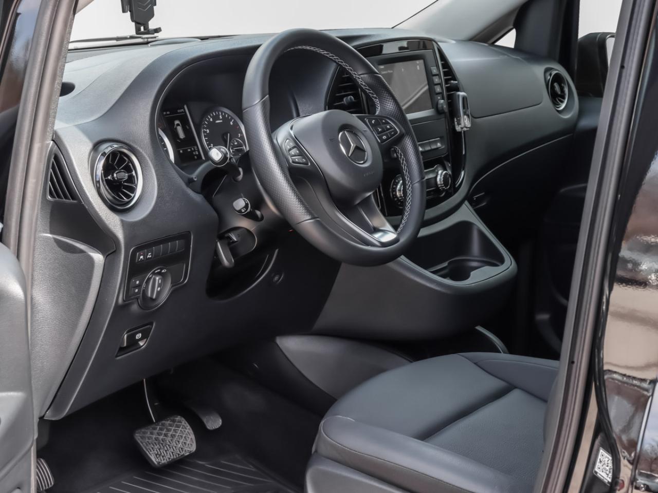 2023 Mercedes-Benz Metris 126" WB  PASSENGER VAN - Photo #13