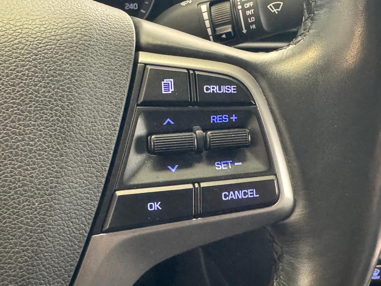 2017 Hyundai Elantra LIMITED+Sunroof+New Brakes+GPS+CLEAN CARFAX - Photo #38