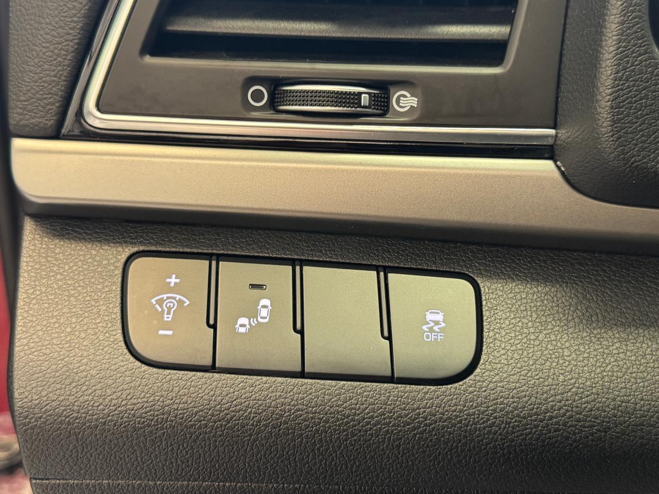 2017 Hyundai Elantra LIMITED+Sunroof+New Brakes+GPS+CLEAN CARFAX - Photo #42