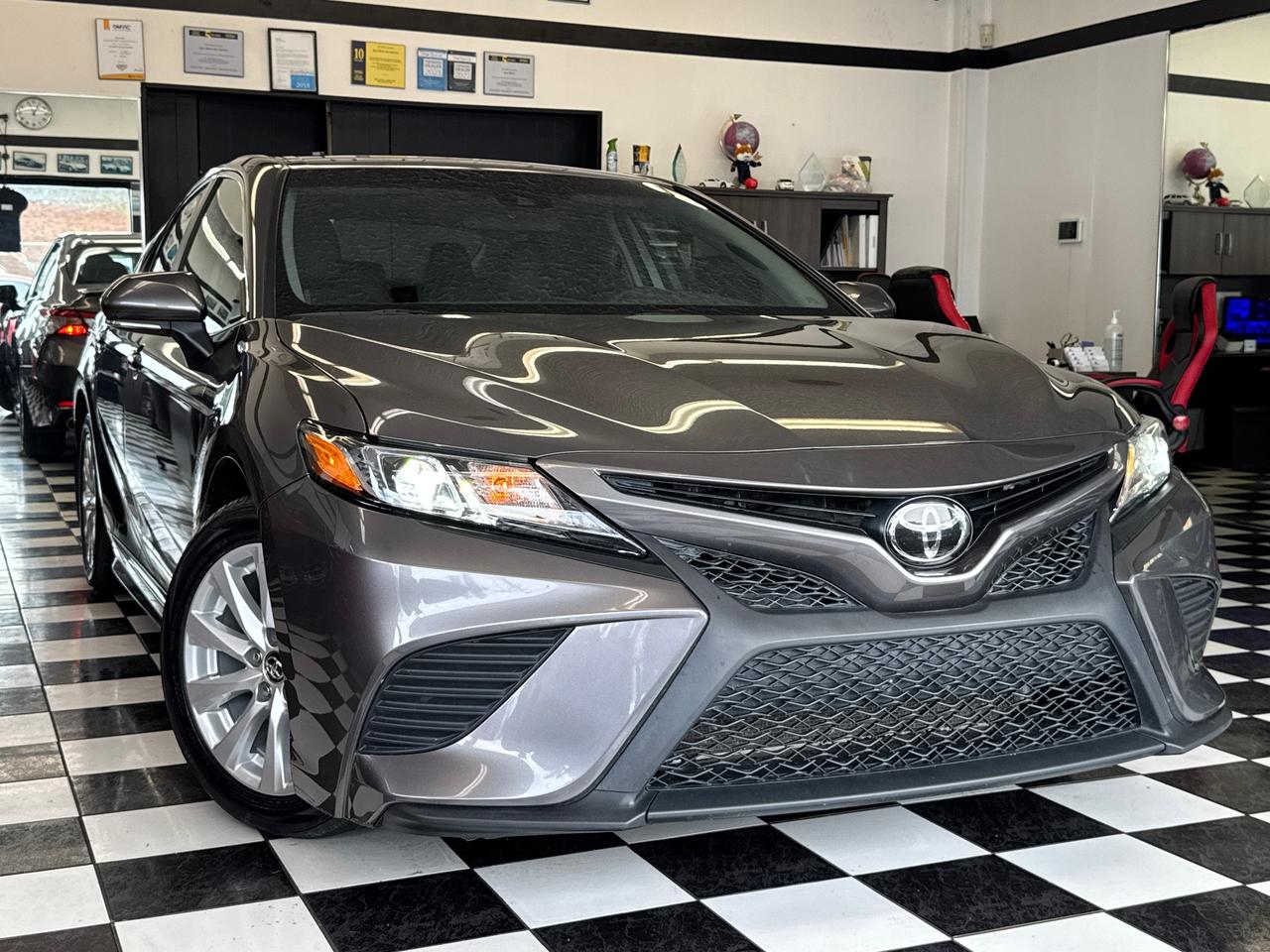 2018 Toyota Camry SE+New Tires+Brakes+Adaptive Cruise+CLEAN CARFAX Photo