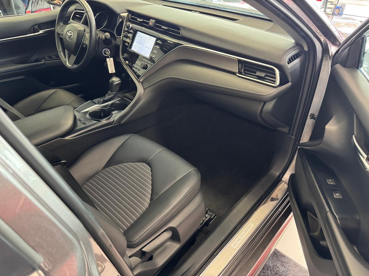 2018 Toyota Camry SE+New Tires+Brakes+Adaptive Cruise+CLEAN CARFAX Photo