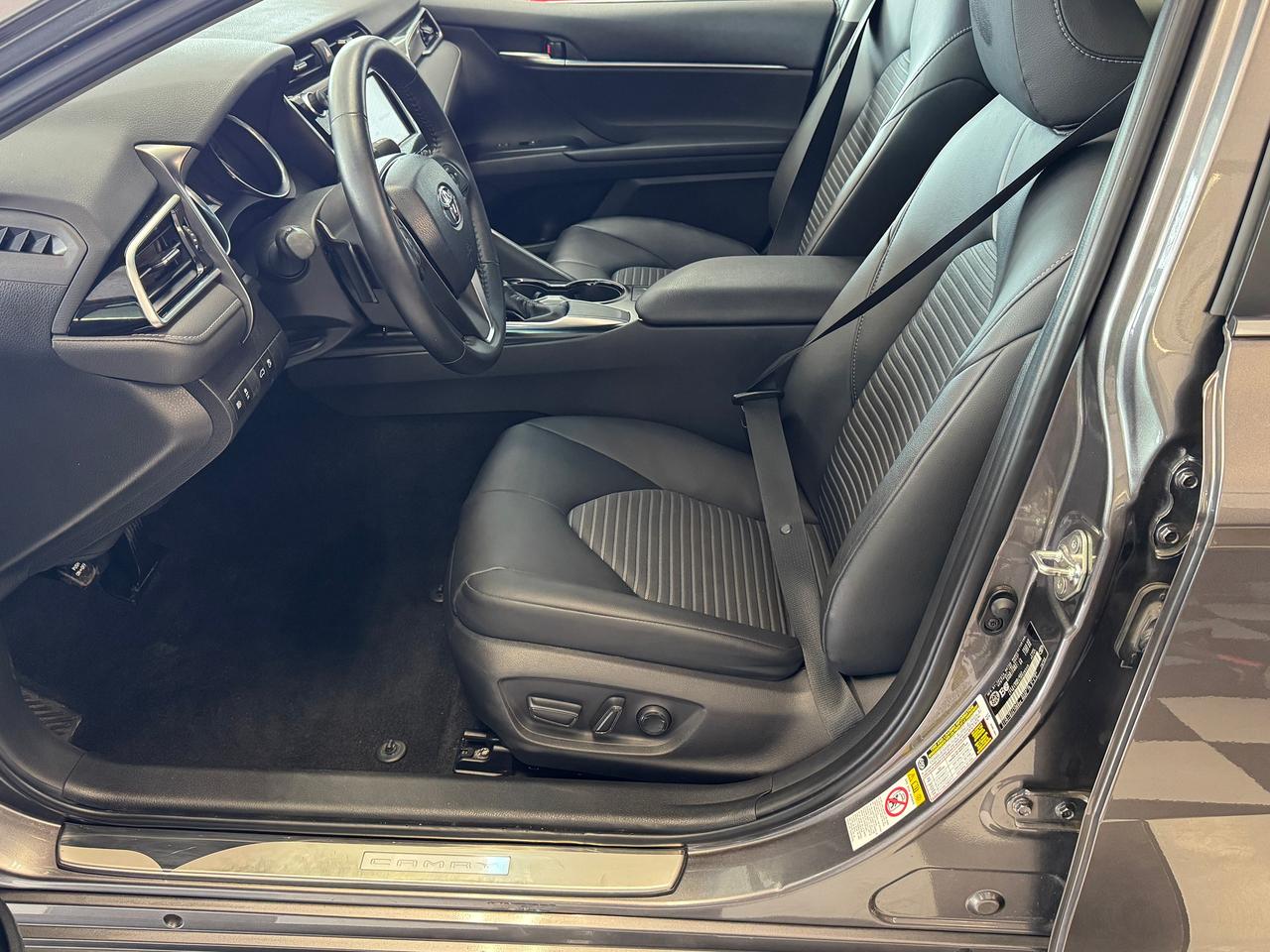 2018 Toyota Camry SE+New Tires+Brakes+Adaptive Cruise+CLEAN CARFAX Photo
