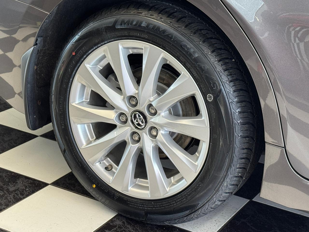 2018 Toyota Camry SE+New Tires+Brakes+Adaptive Cruise+CLEAN CARFAX Photo