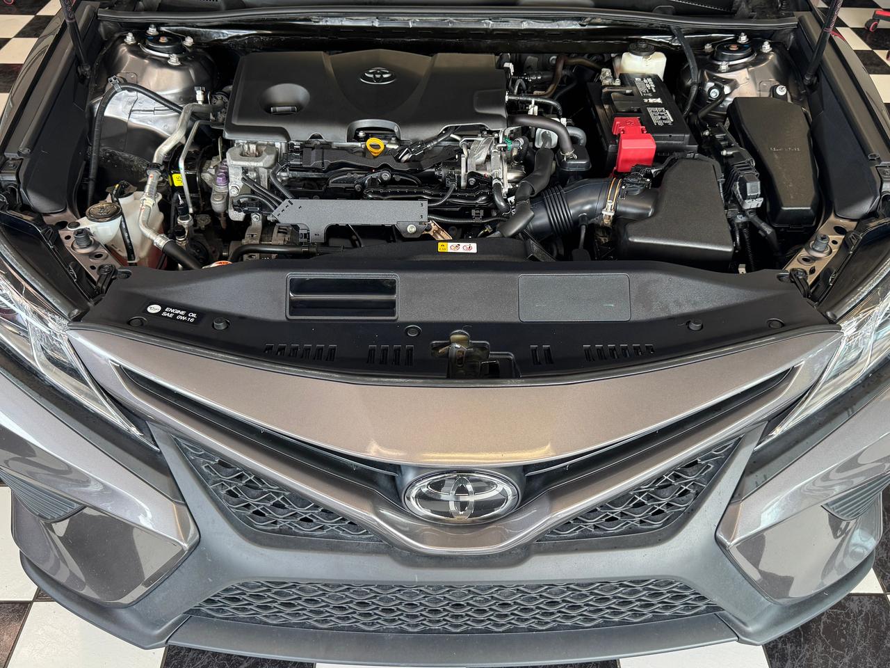 2018 Toyota Camry SE+New Tires+Brakes+Adaptive Cruise+CLEAN CARFAX Photo