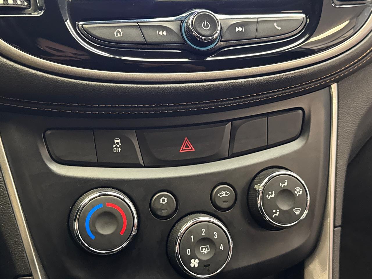2018 Chevrolet Trax LT+Camera+A/C+Remote Start+ApplePlay Photo