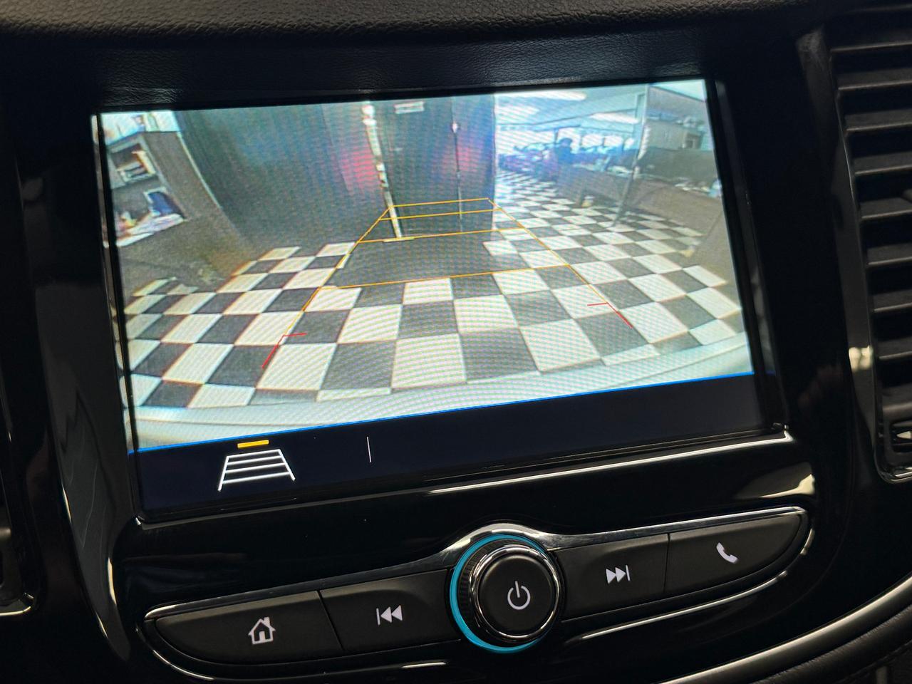 2018 Chevrolet Trax LT+Camera+A/C+Remote Start+ApplePlay Photo