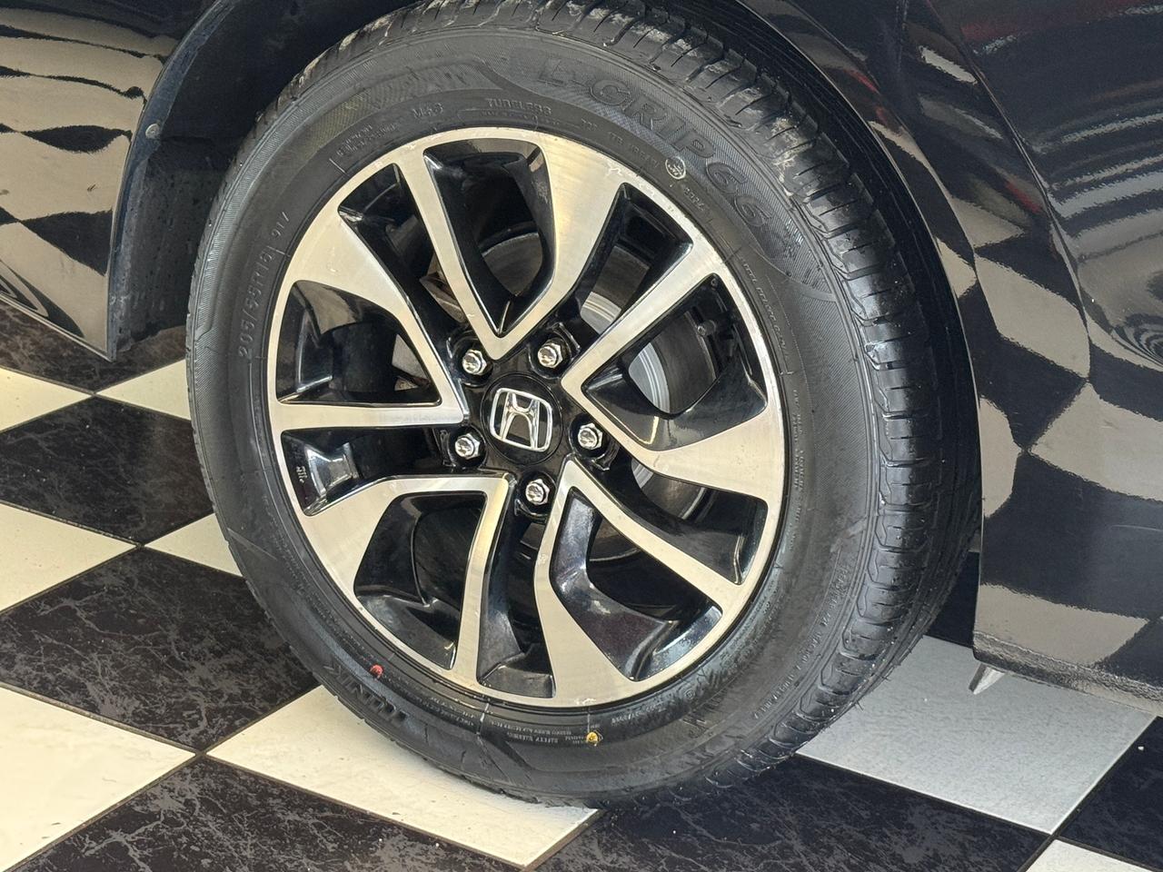2015 Honda Civic EX+Roof+Camera+New Tires+Brakes+A/C+Cruise Photo