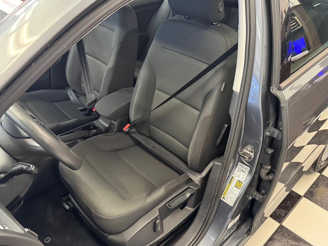2017 Volkswagen Golf Trendline+Camera+Heated Seats+A/C+CLEAN CARFAX Photo