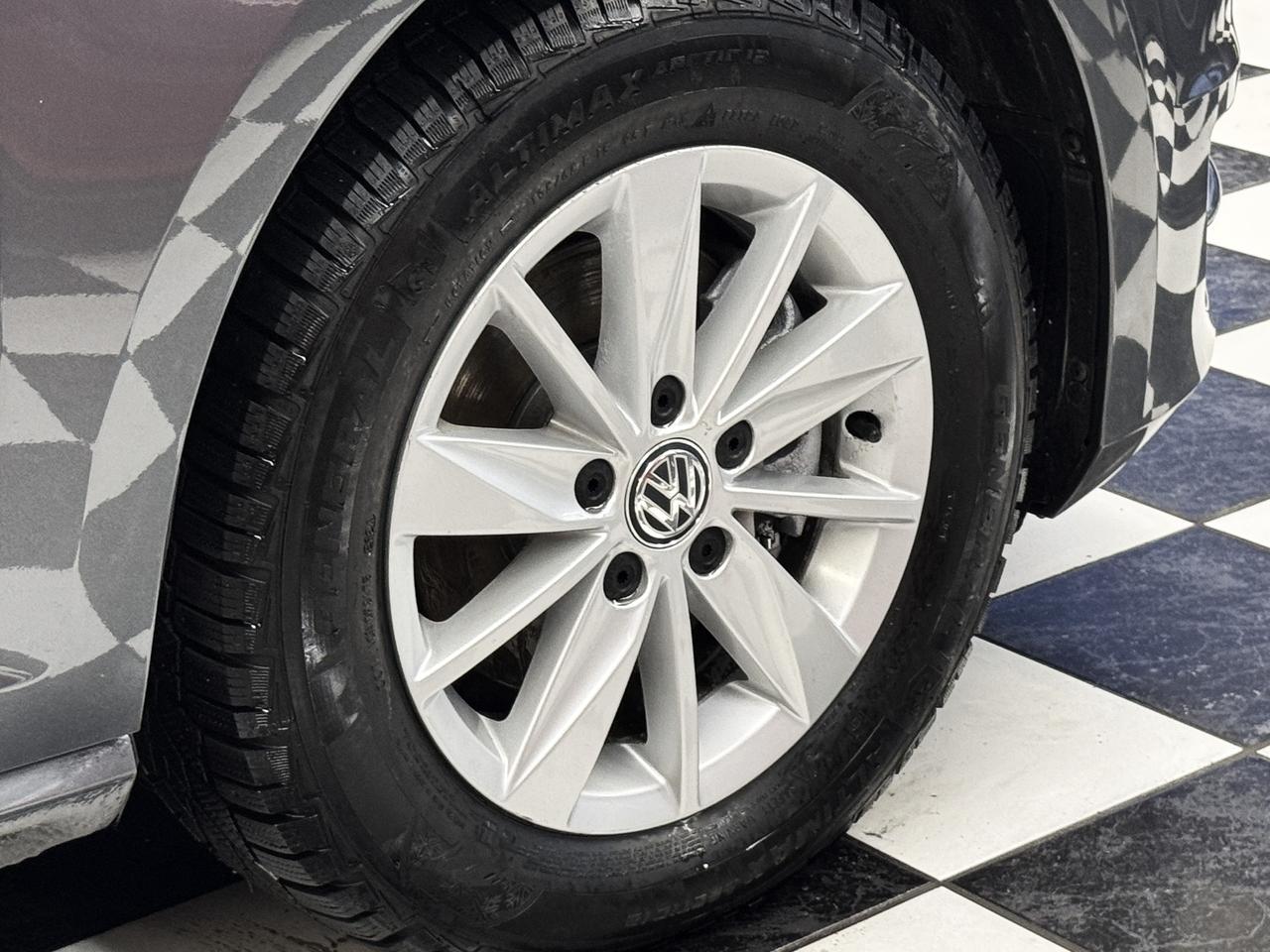 2017 Volkswagen Golf Trendline+Camera+Heated Seats+A/C+CLEAN CARFAX Photo