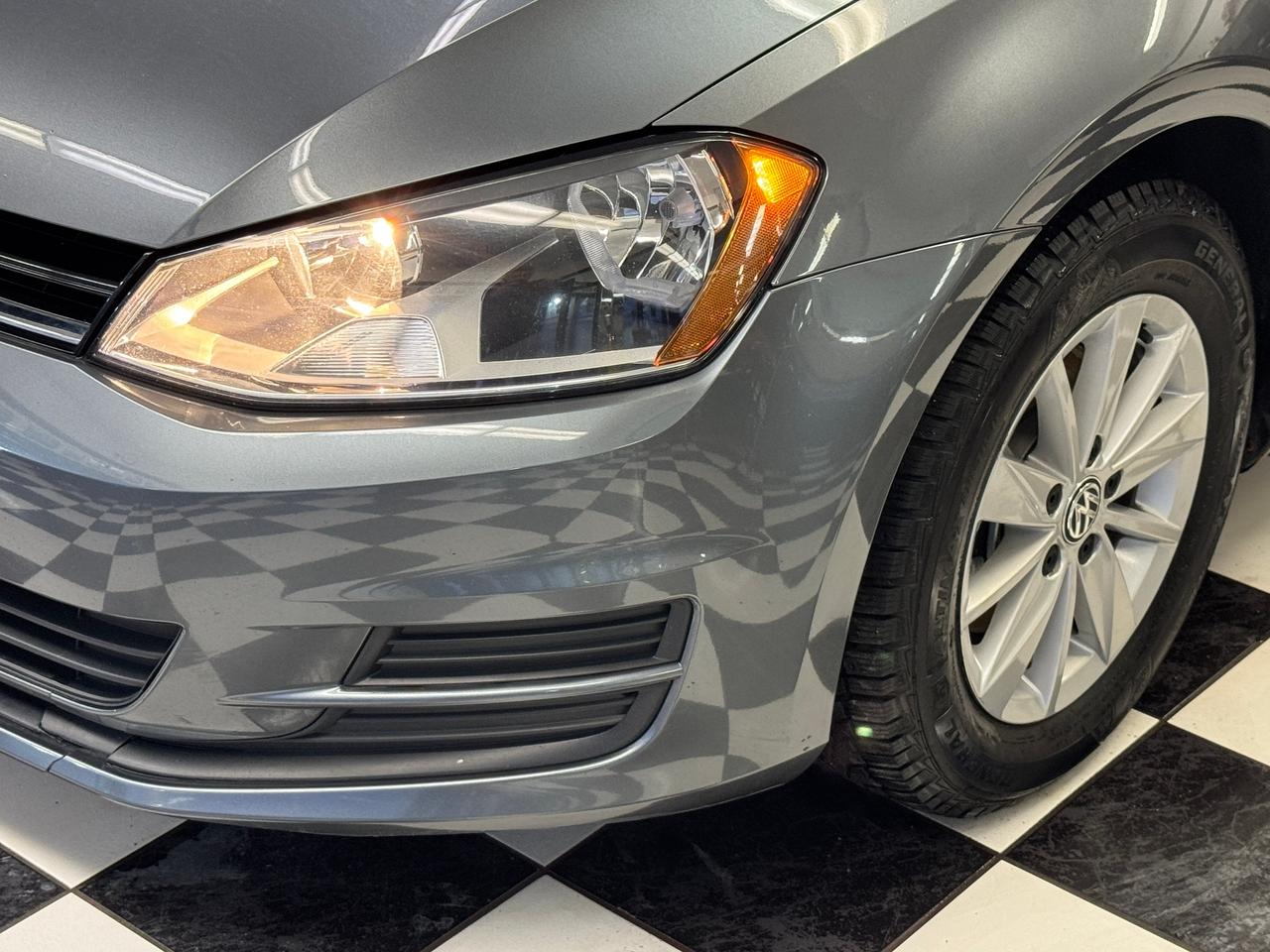 2017 Volkswagen Golf Trendline+Camera+Heated Seats+A/C+CLEAN CARFAX Photo