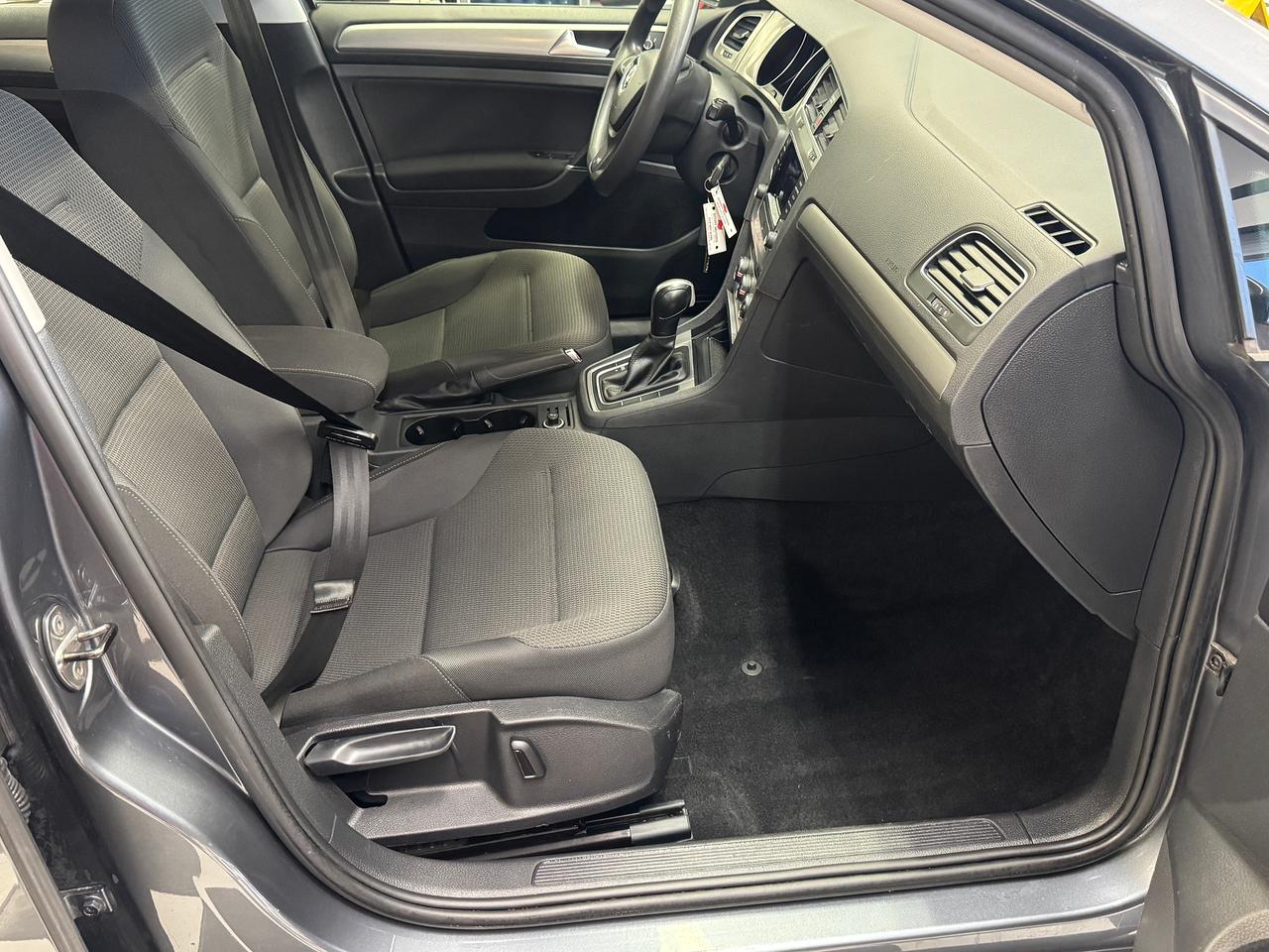 2017 Volkswagen Golf Trendline+Camera+Heated Seats+A/C+CLEAN CARFAX Photo