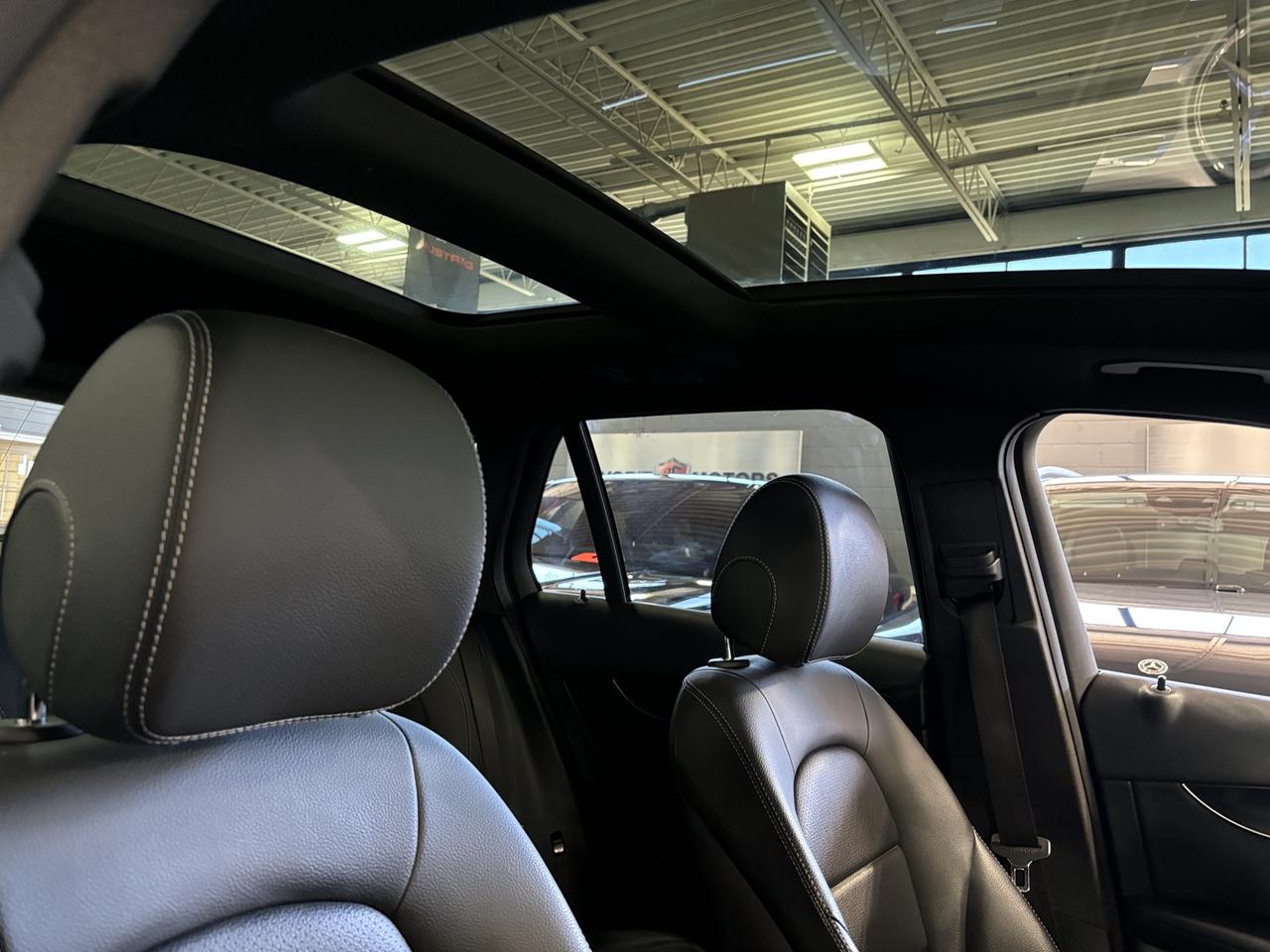 2018 Mercedes-Benz GLC GLC300|4MATIC|NAV|BLACKWOOD|DUALROOF|LED|LEATHER|+ Photo