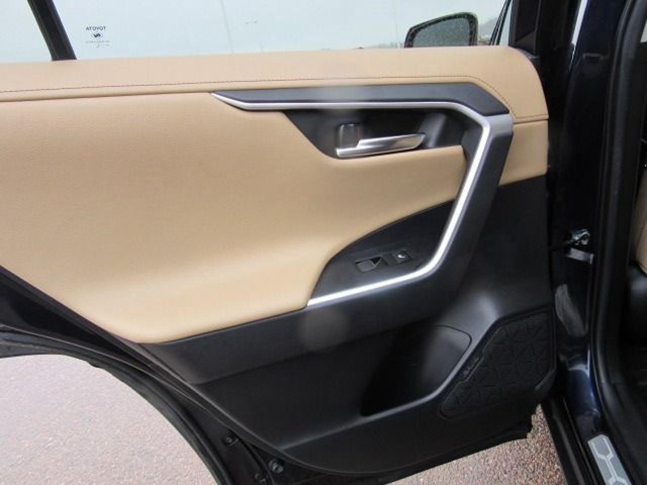 2020 Toyota RAV4 Hybrid Limited - Photo #16