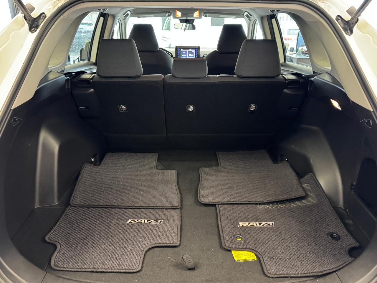 2020 Toyota RAV4 LE+Adaptive Cruise+Camera+CLEAN CARFAX - Photo #28