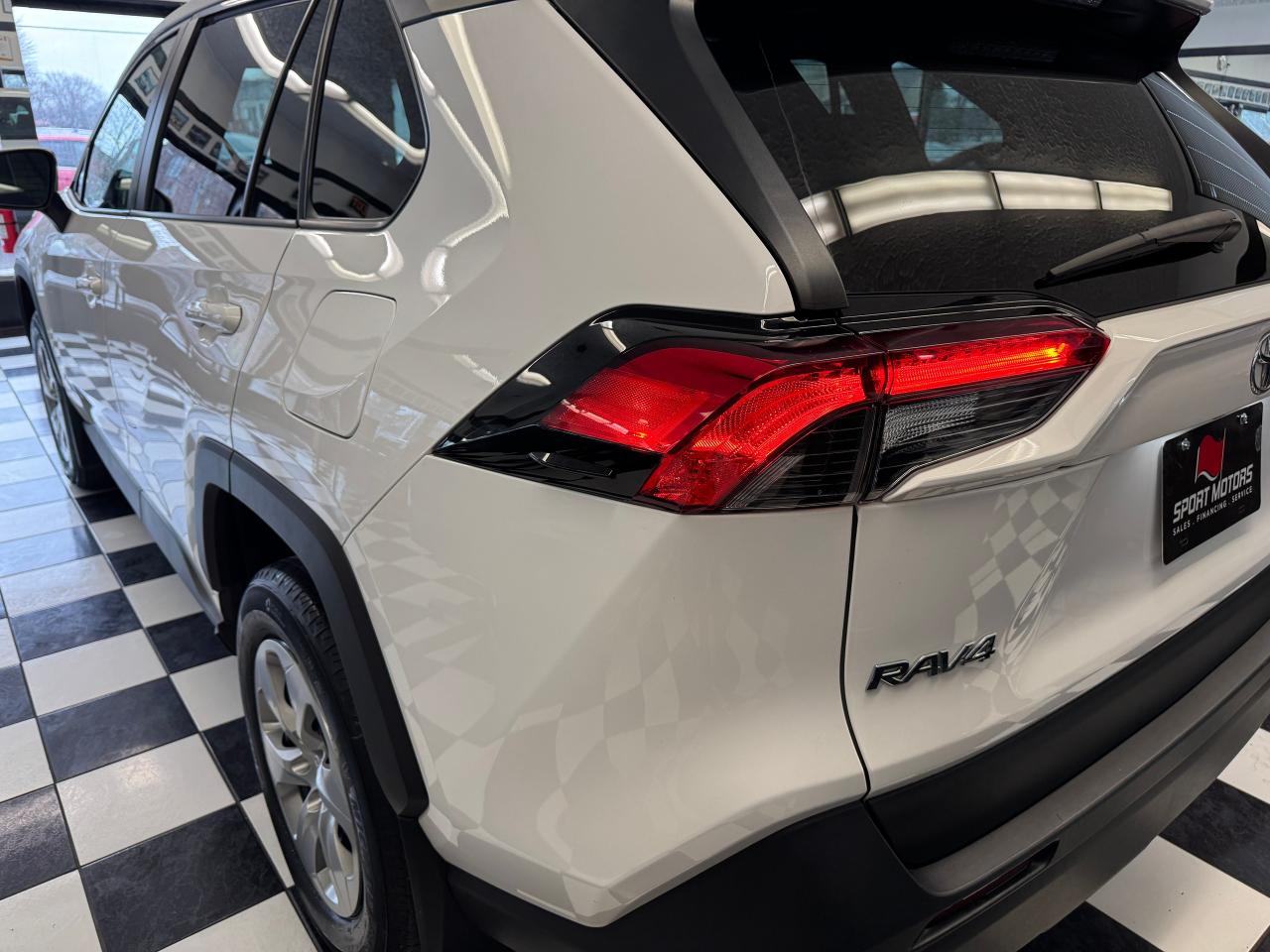 2020 Toyota RAV4 LE+Adaptive Cruise+Camera+CLEAN CARFAX - Photo #40