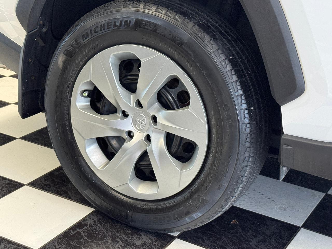 2020 Toyota RAV4 LE+Adaptive Cruise+Camera+CLEAN CARFAX - Photo #49
