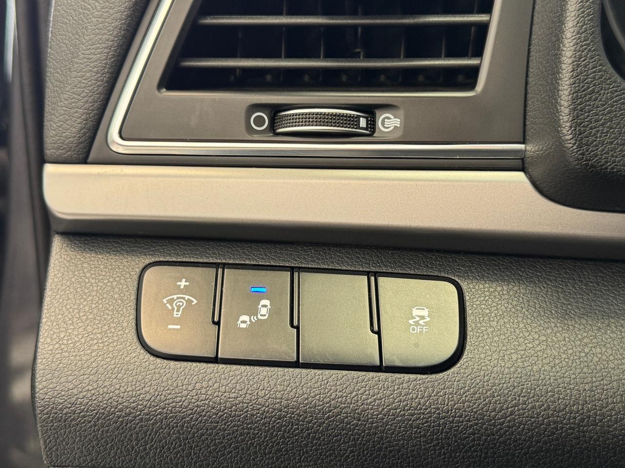 2018 Hyundai Elantra GL+New Tire+Brakes+Camera+ApplePlay+CLEAN CARFAX Photo