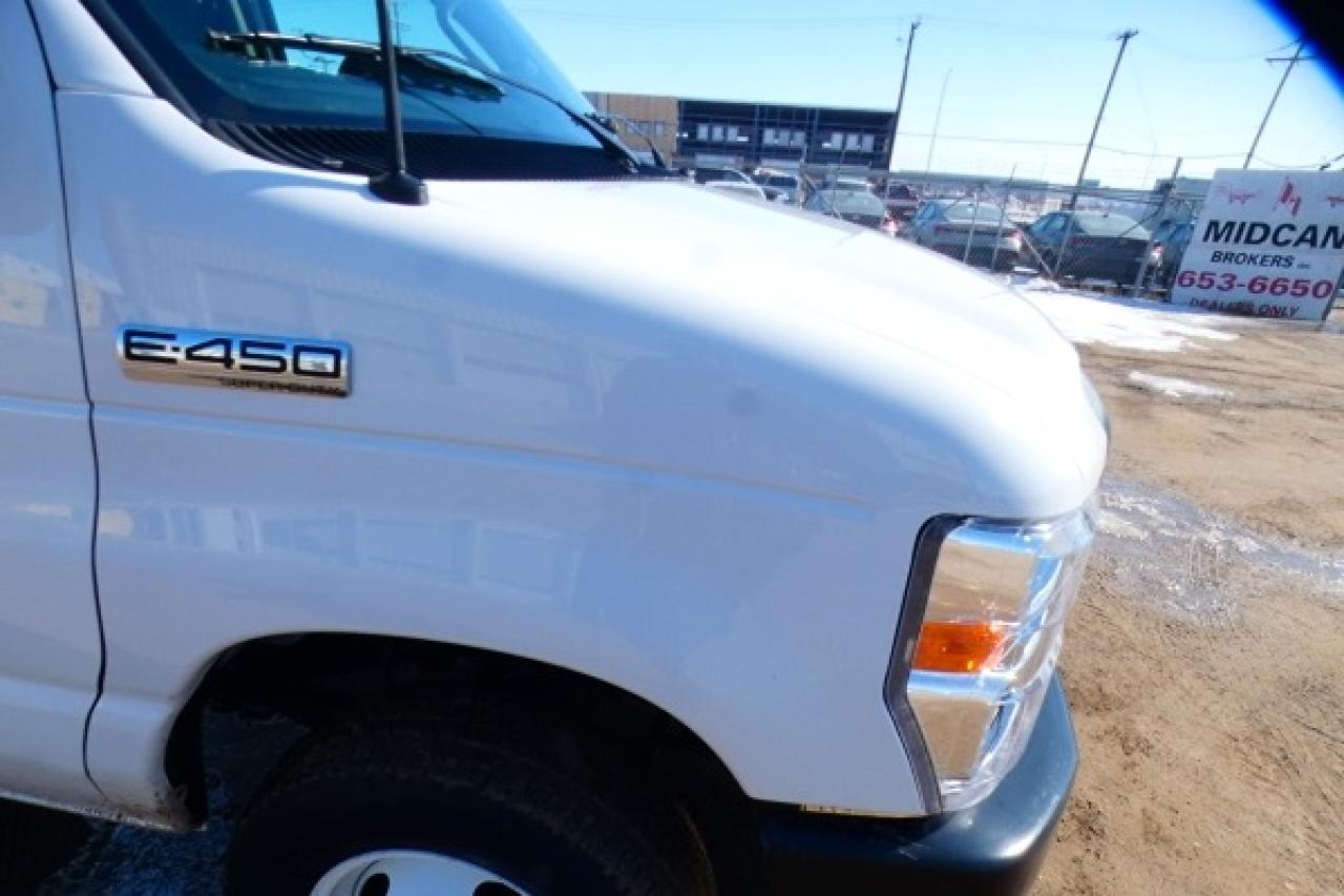 2023 Ford E-450 E-450 CUBE VAN DRW w/cloth seats - Photo #36