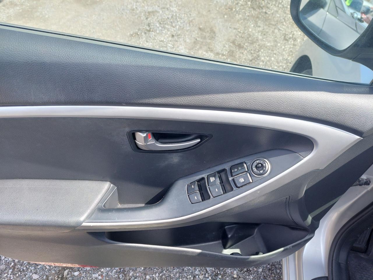 2016 Hyundai Elantra GT 5dr HB Man L - Photo #19