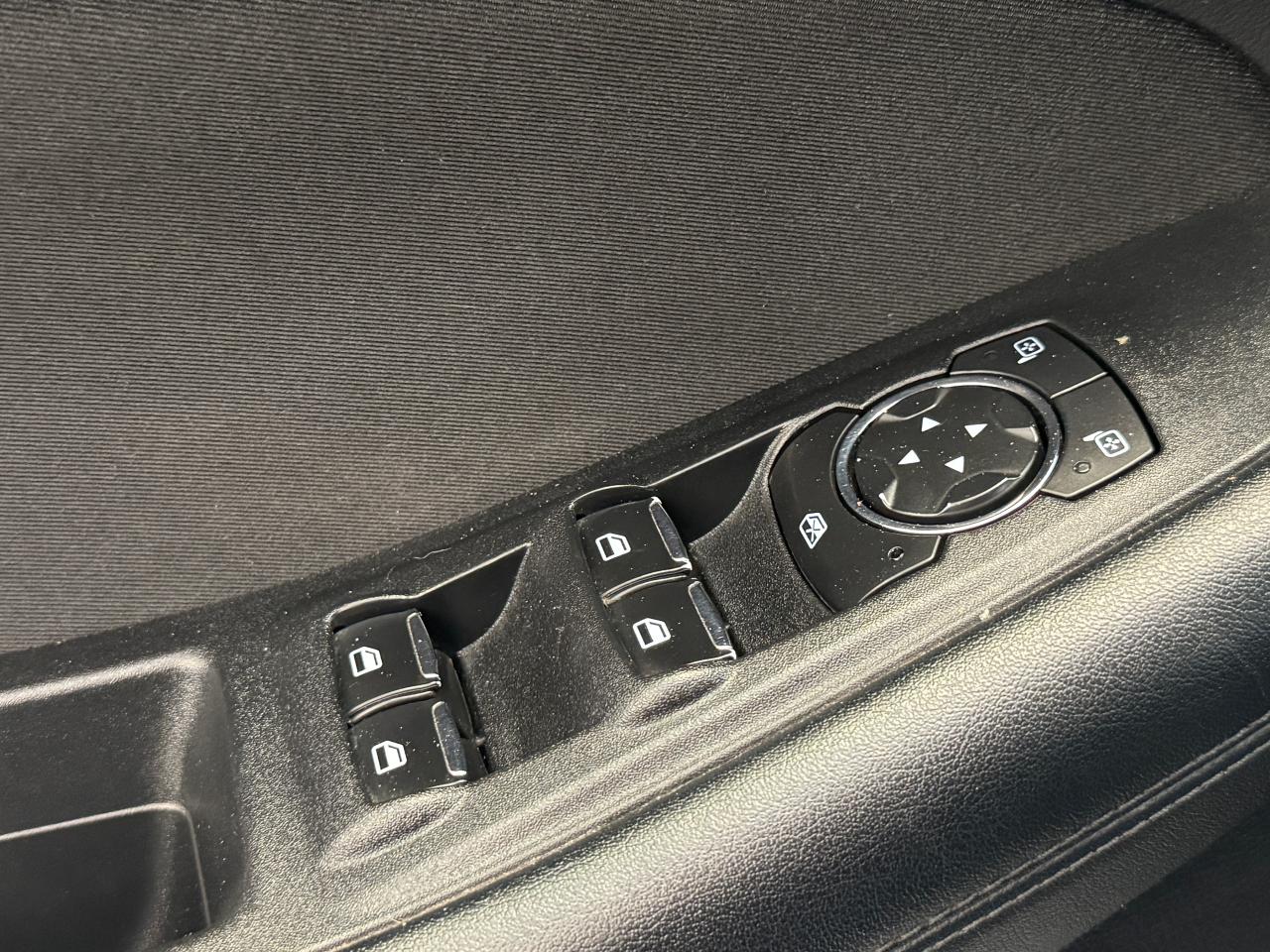 2017 Ford Edge SE+Camera+Bluetooth+A/C+ACCIDENT FREE - Photo #29