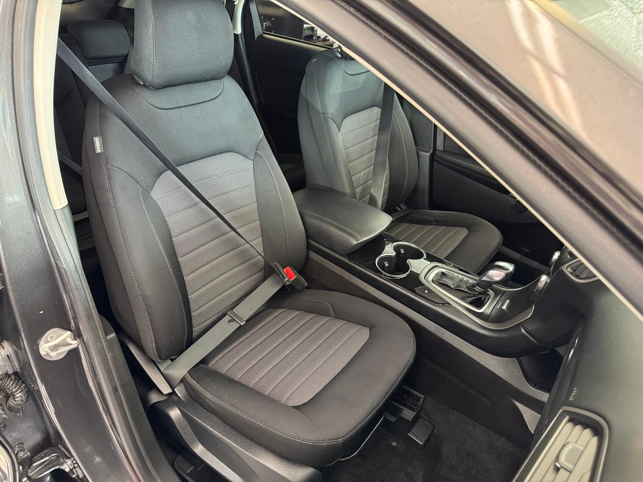2017 Ford Edge SE+Camera+Bluetooth+A/C+ACCIDENT FREE - Photo #13