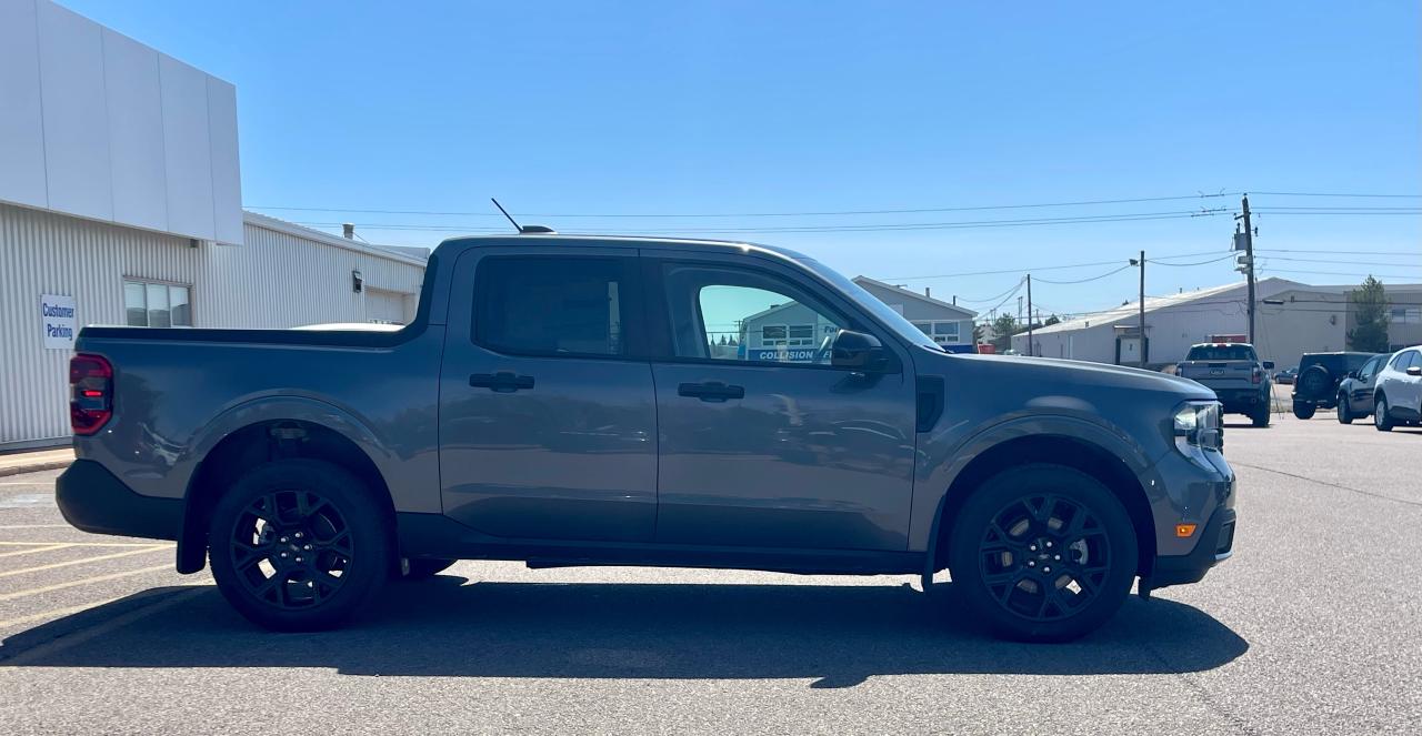 2025 Ford Maverick XLT AWD SuperCrew Photo3