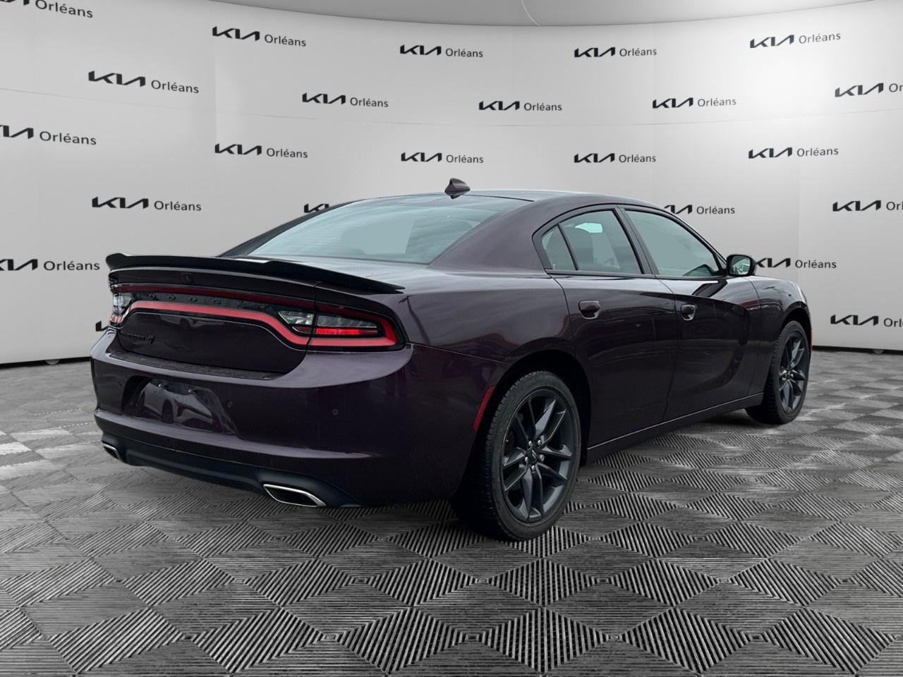2022 Dodge Charger SXT AWD Photo3