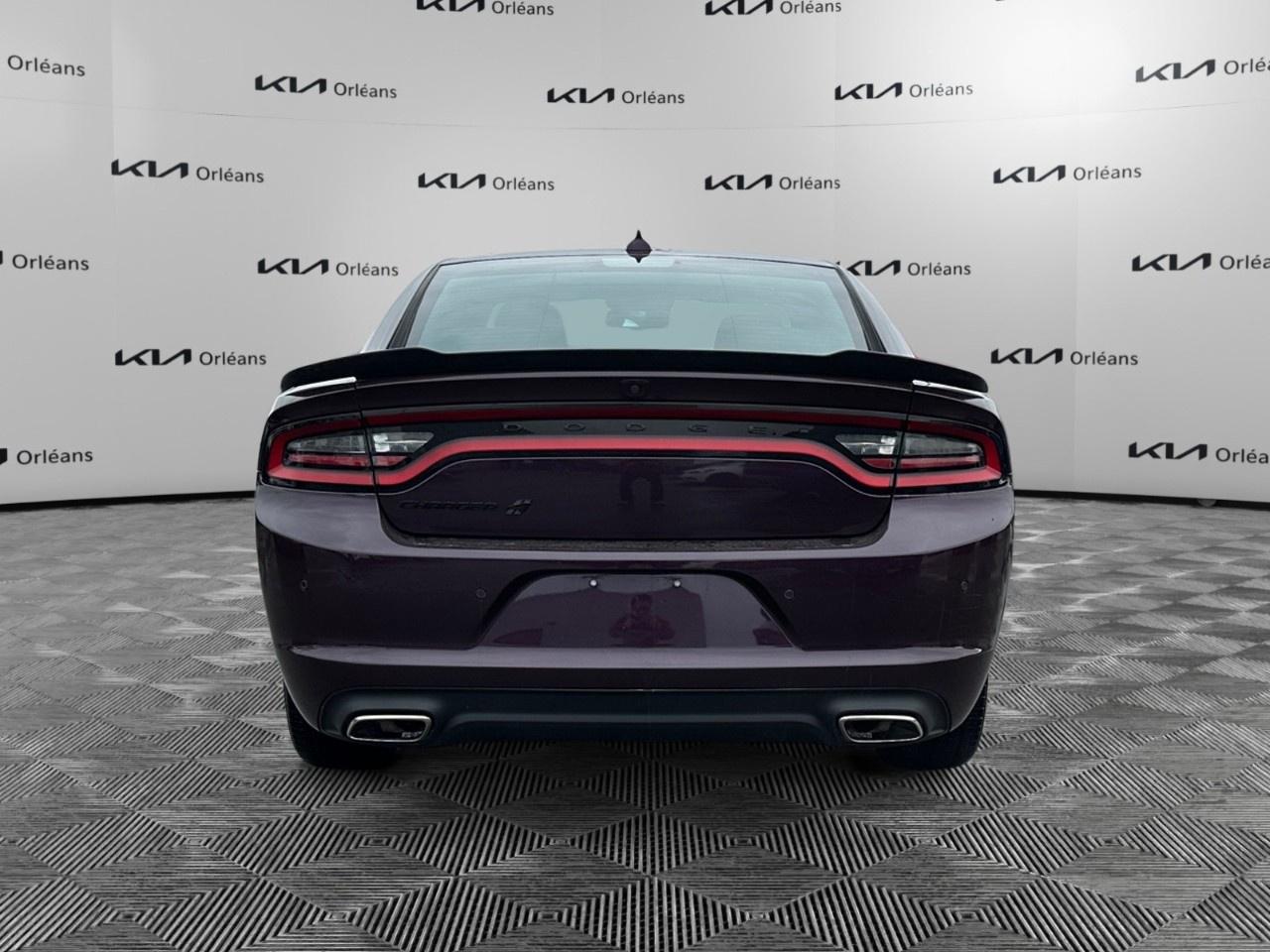 2022 Dodge Charger SXT AWD Photo2