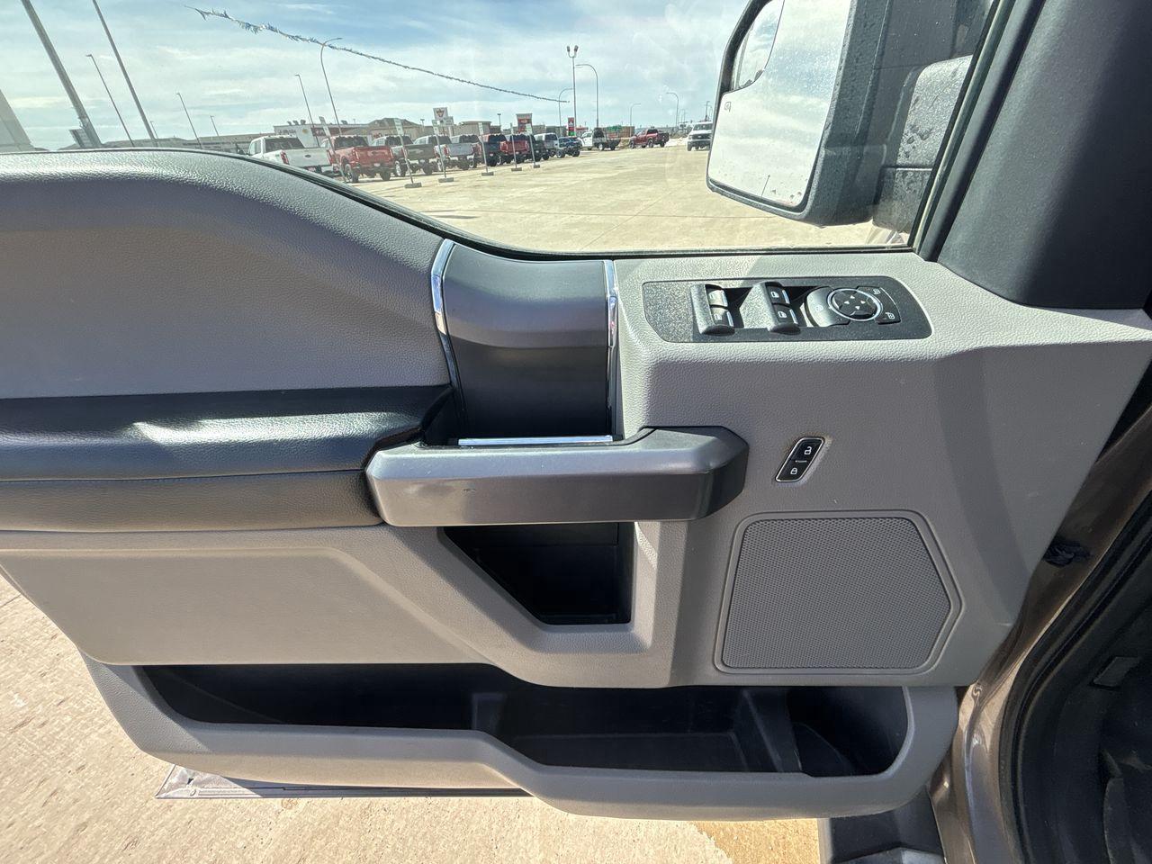 2020 Ford F-150 XLT 4WD SuperCrew 5.5' Box Photo5
