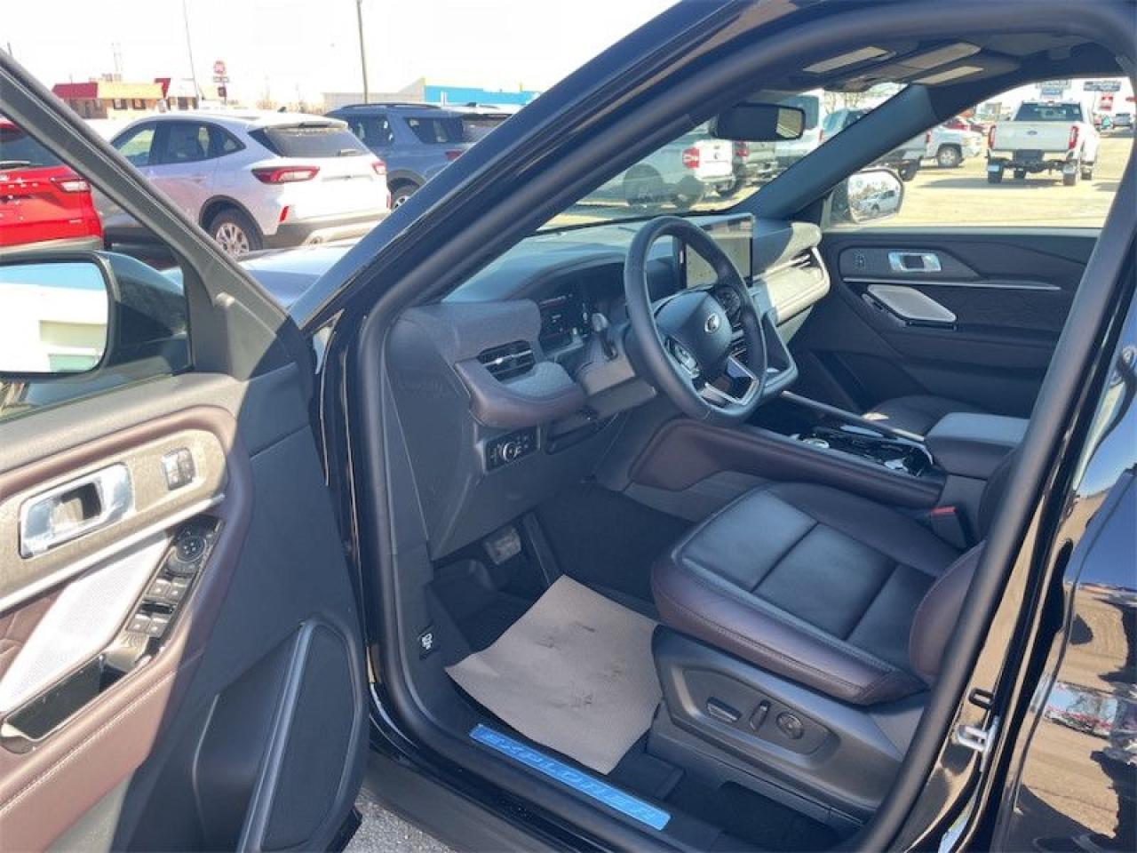 2025 Ford Explorer Platinum  - Leather Package Photo5