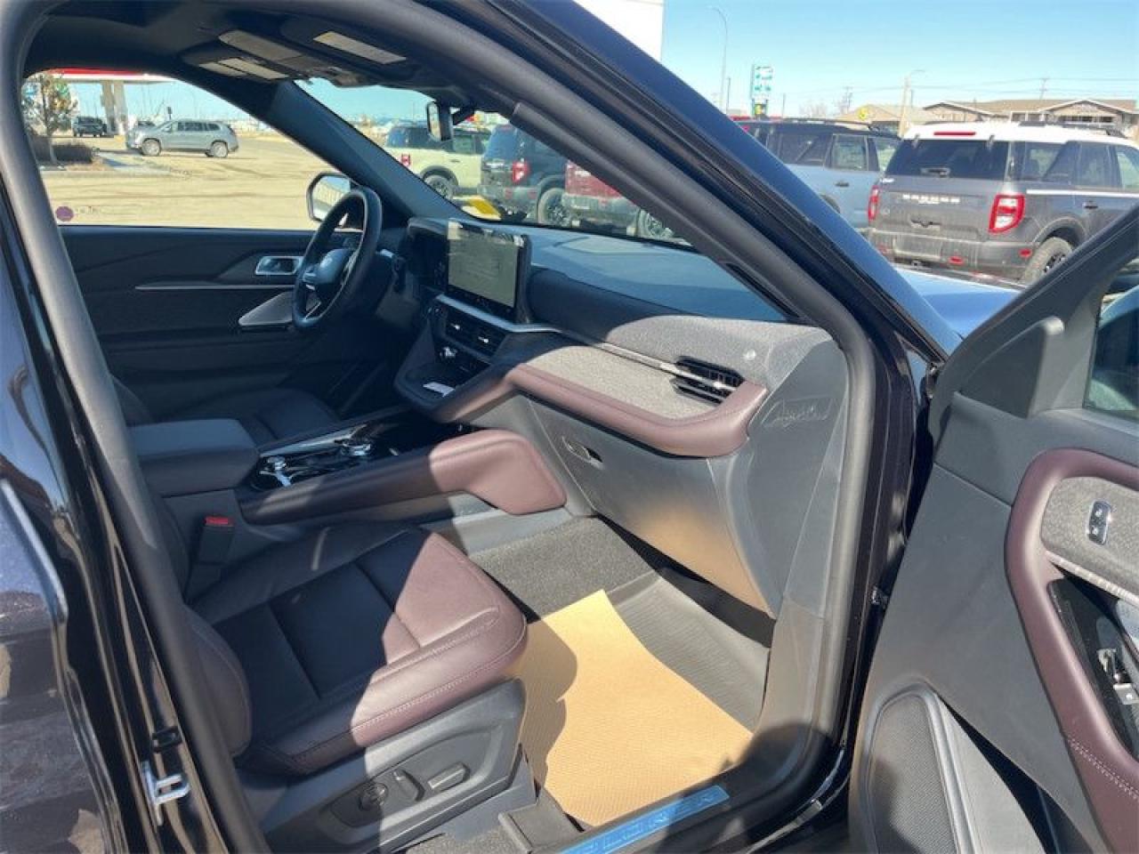 2025 Ford Explorer Platinum  - Leather Package Photo5