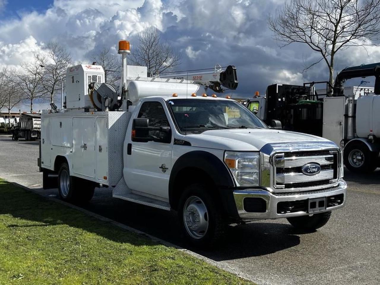 Used 2016 Ford F-550 Service Truck With Crane 4WD Diesel for sale in Burnaby, BC