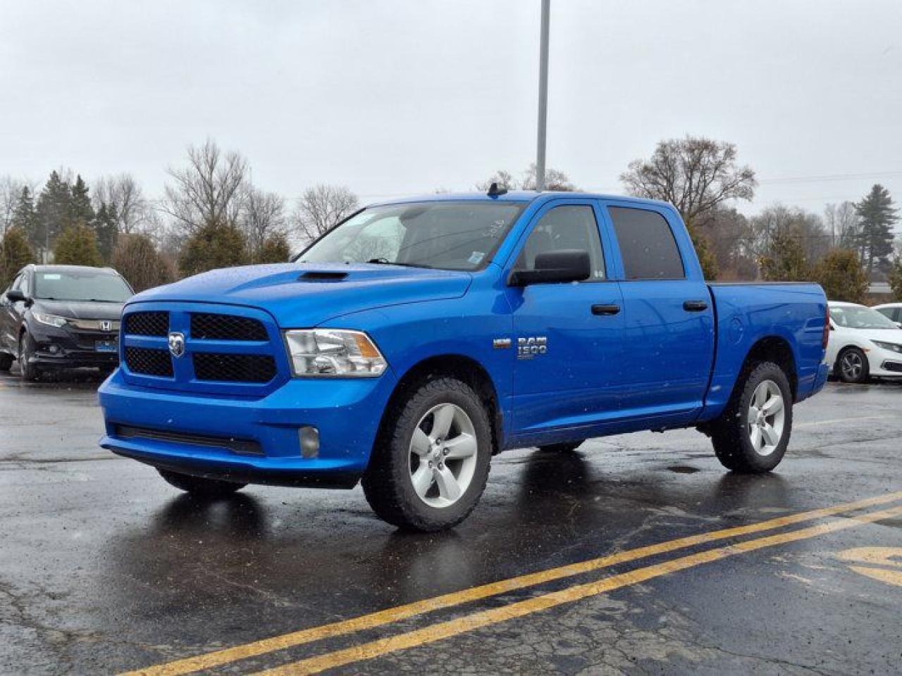 Used 2022 RAM 1500 Classic Express Crew | Hemi | 3.92 Ratio | Trailer Brake Control | Sport Hood | CarPlay + Android | and More for sale in Guelph, ON