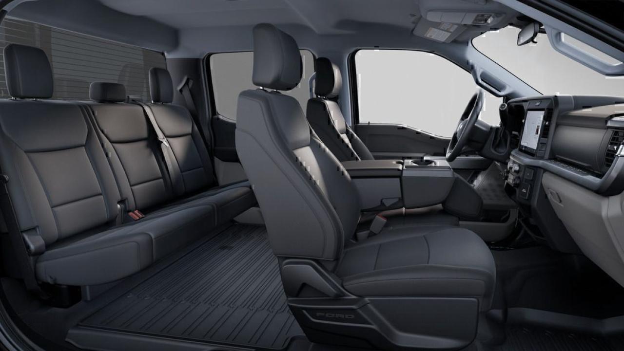 2025 Ford Super Duty F-350 XLT Photo