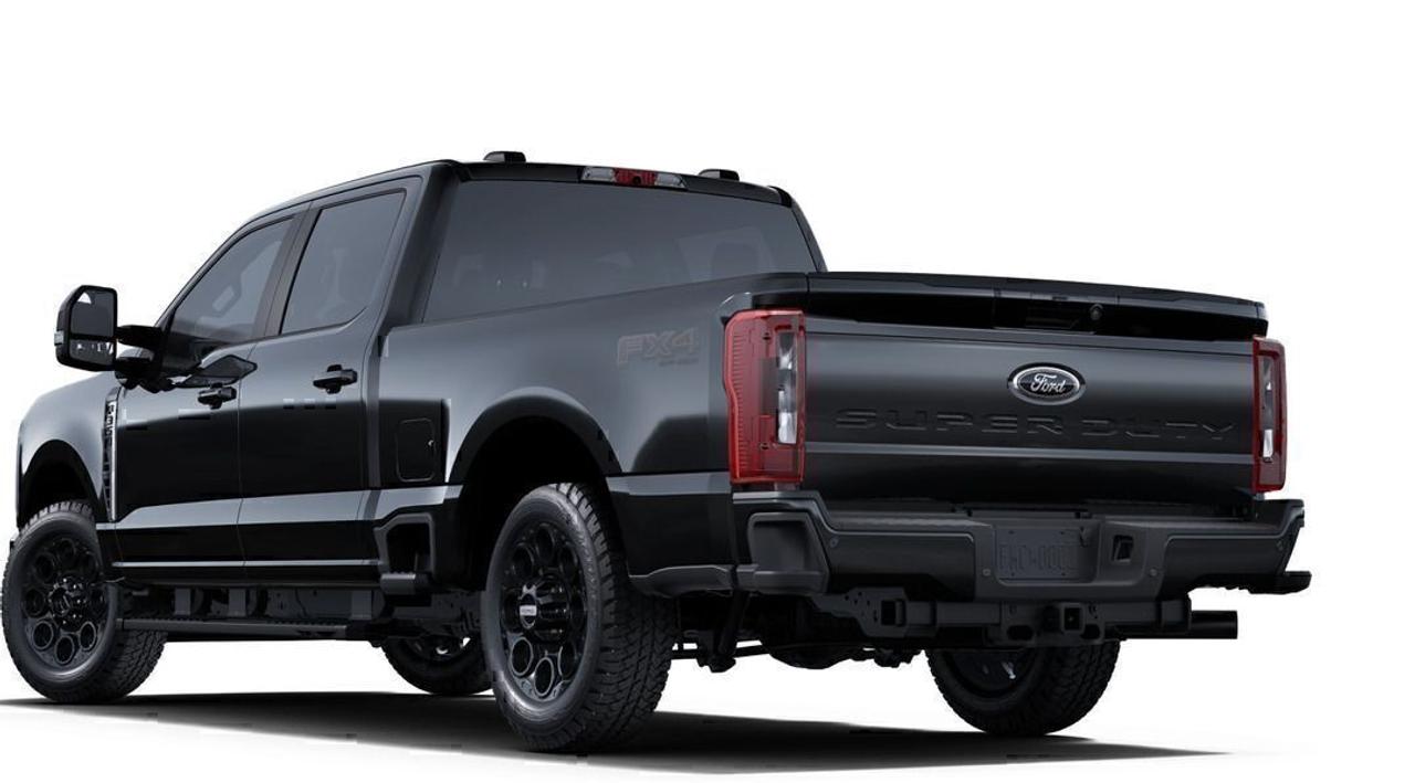 2025 Ford Super Duty F-350 XLT Photo