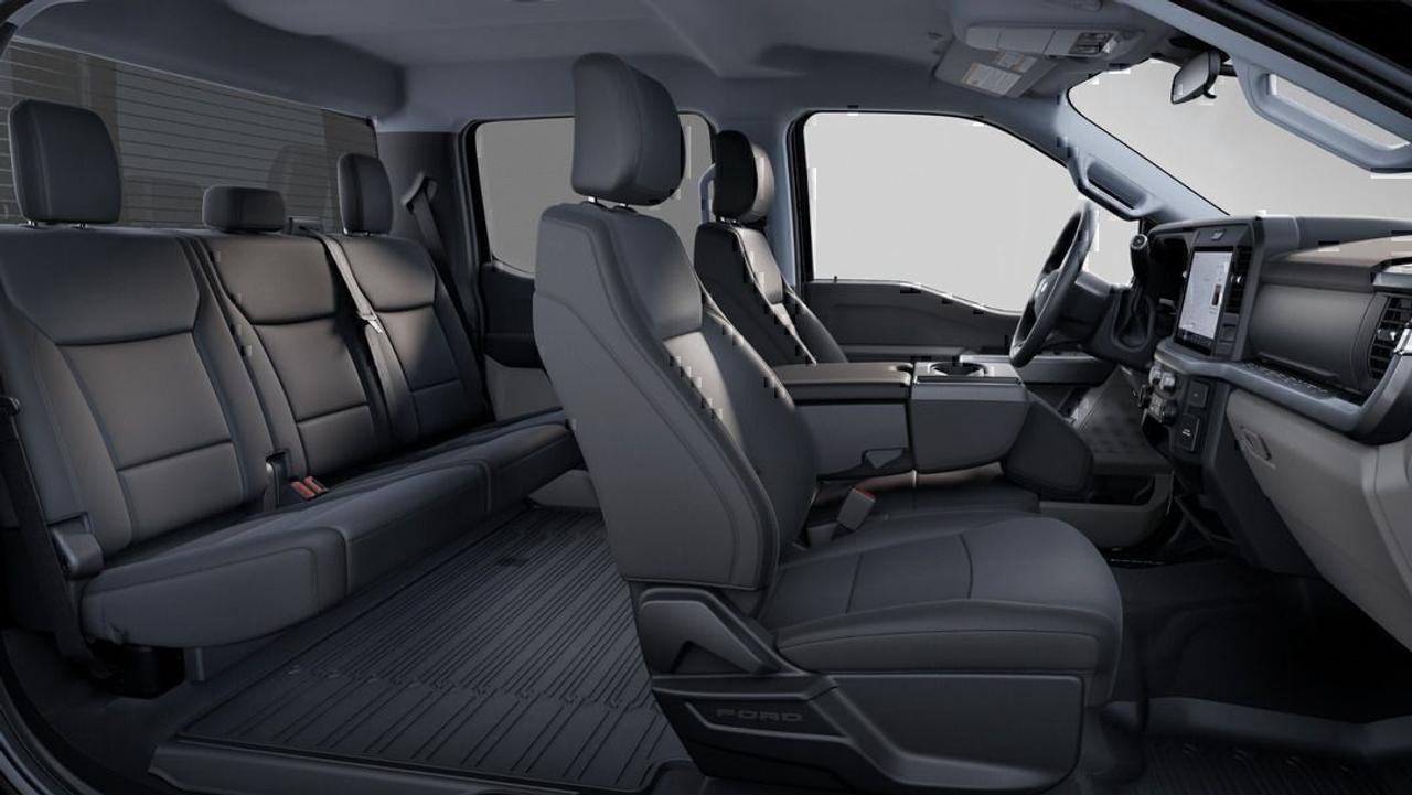 2025 Ford Super Duty F-350 XLT Photo