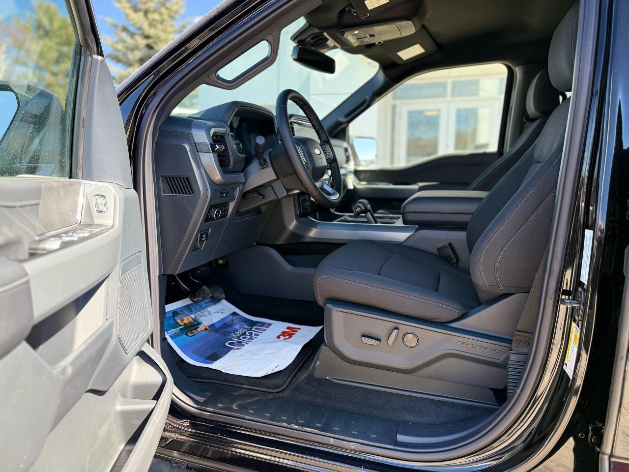 2025 Ford F-150 XLT Photo5