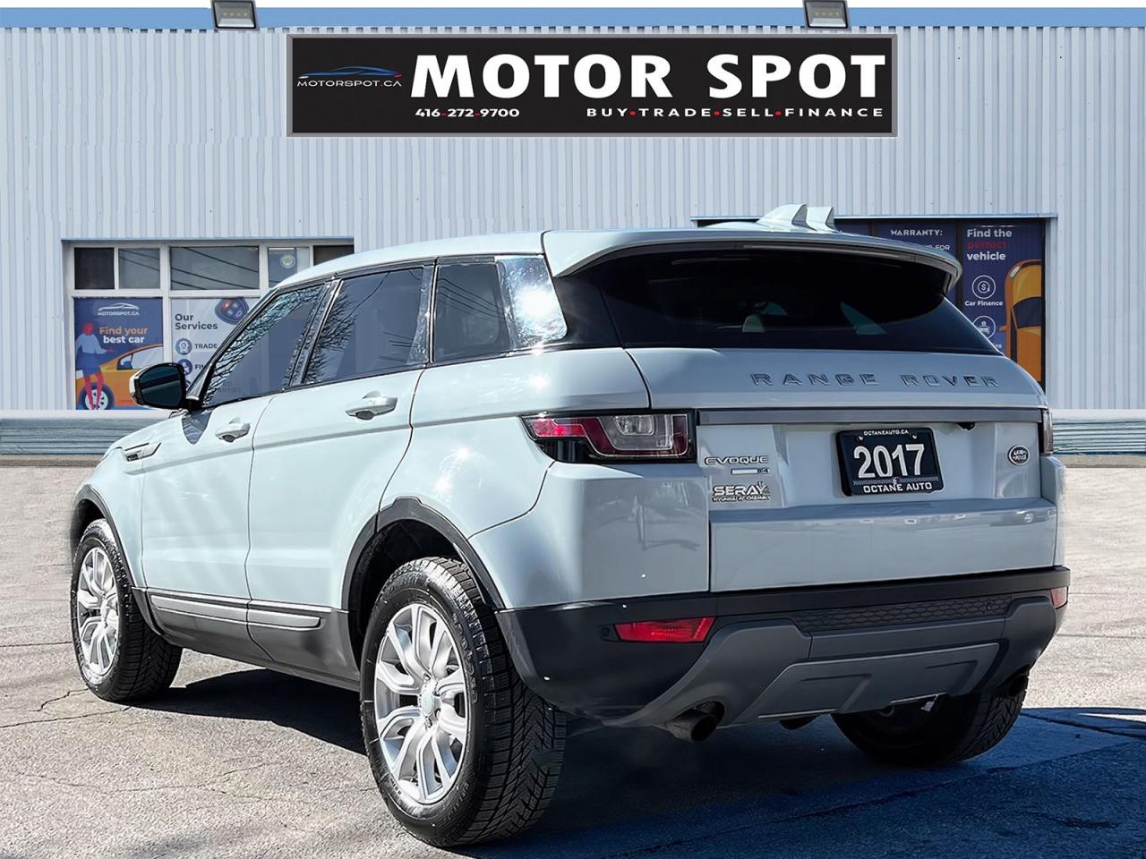 2017 Land Rover Evoque SE - Photo #4