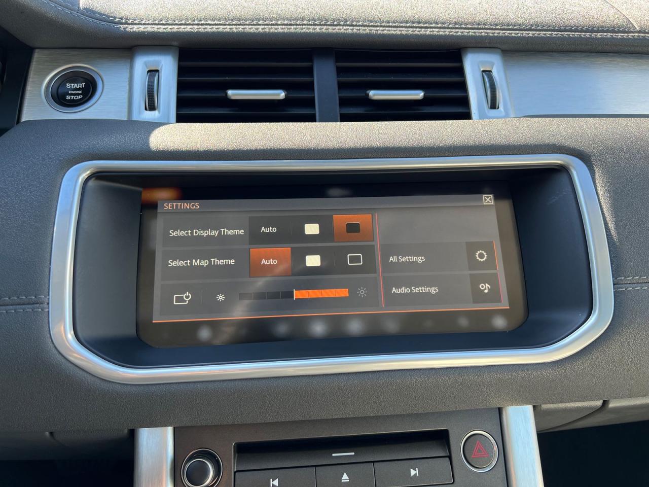 2017 Land Rover Evoque SE - Photo #16